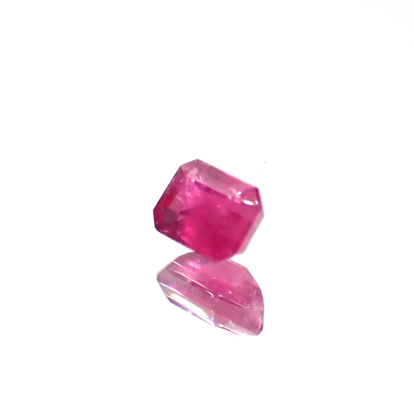 レッドベリル/ピンクベリル アメリカ・ユタ州産 0.094ct [250530378]3x2.3mm前後