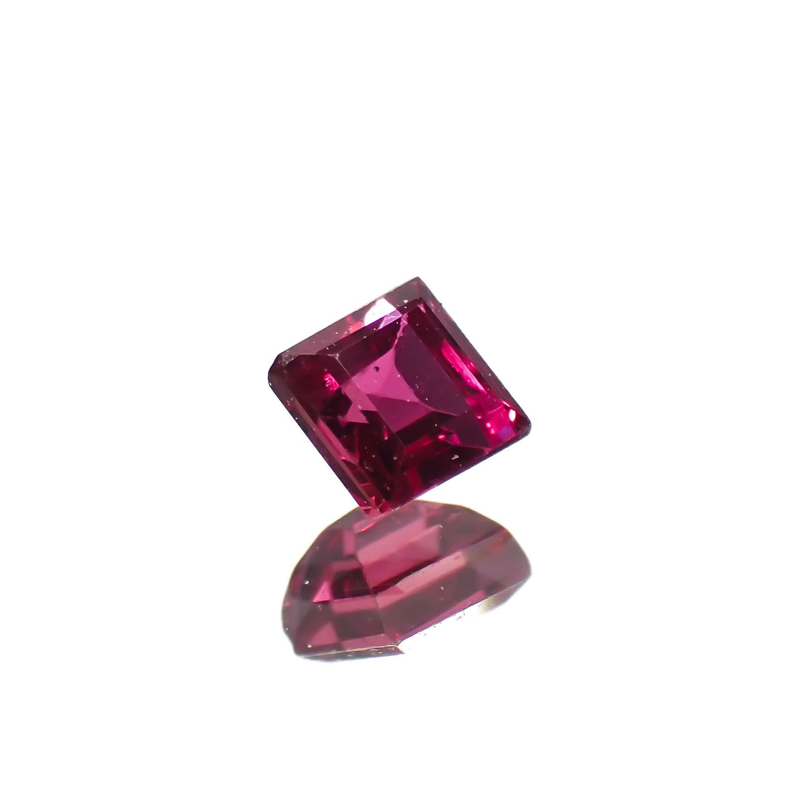 ルビー タイ/ビルマ産 0.18ct[220616363]2.6x2.6mm前後