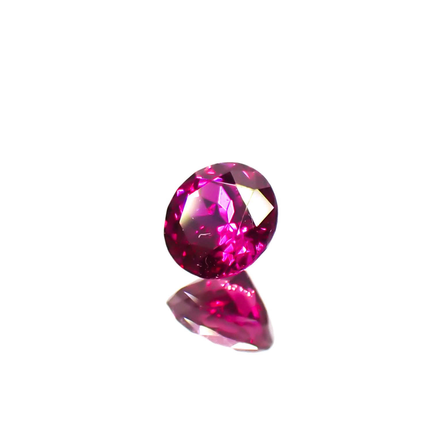 ルビー 非加熱(宝石名ルビー)ミャンマー・モゴック産 0.27ct GIT鑑付[241129474]3.78x3.69mm前後