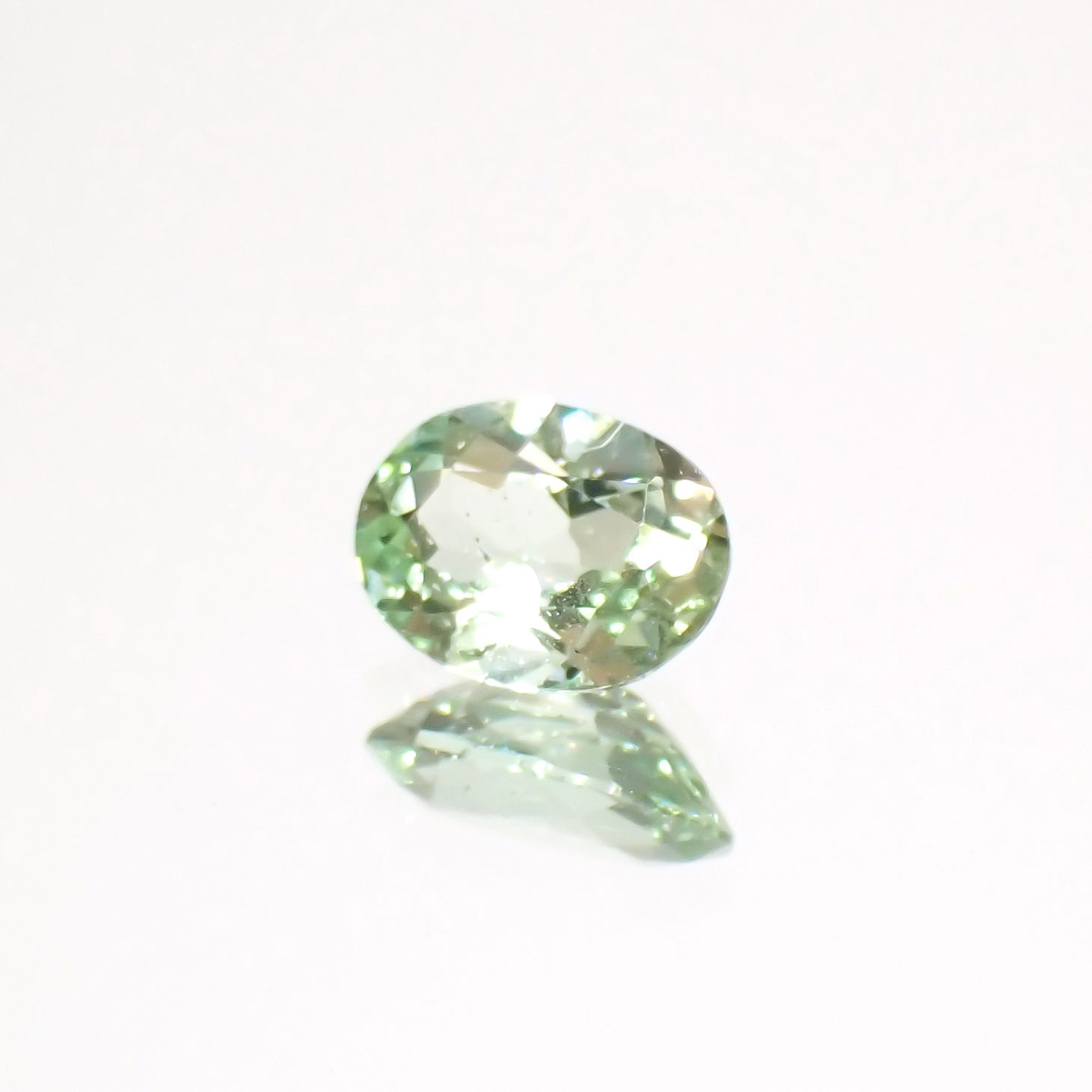 バナジウムコーネルピン(宝石名コーネルピン)タンザニア・タンガ州産 0.34ct 識別済[230521914]5.2x3.8mm前後