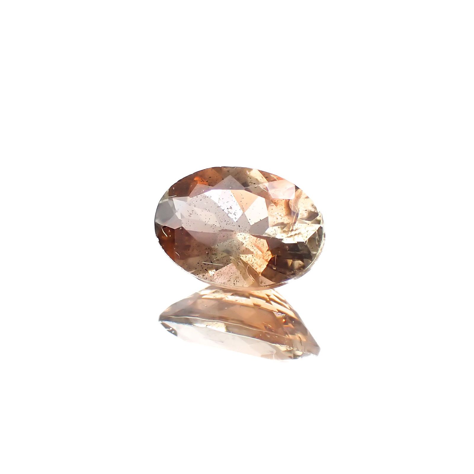 バイカラーアンダリュサイト(宝石名アンダリュサイト)スリランカ/マダガスカル産 0.67ct 識別済[220917582]6.9x4.9mm前後