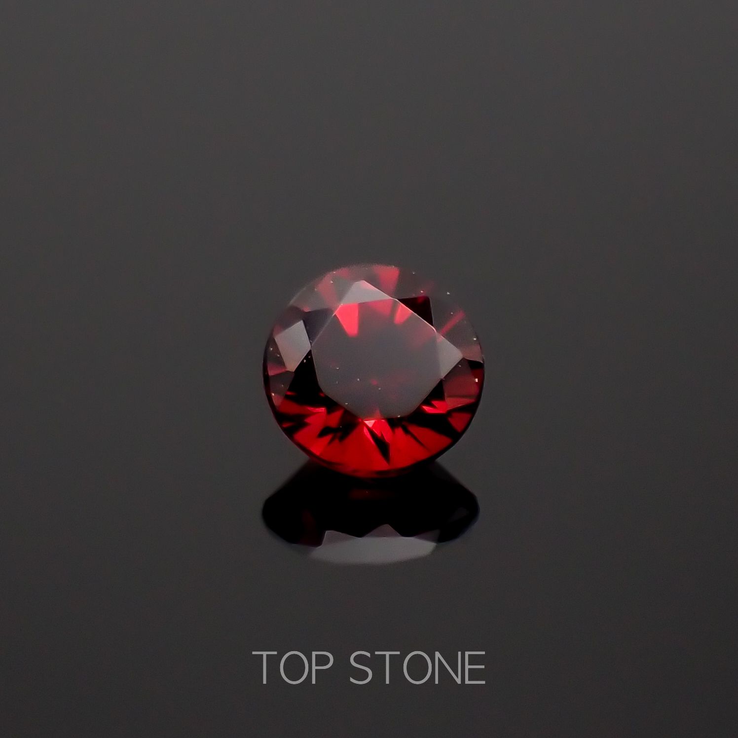 レッドスピネル ビルマ/マダガスカル産 0.21ct[230220547]3.5x3.5mm前後