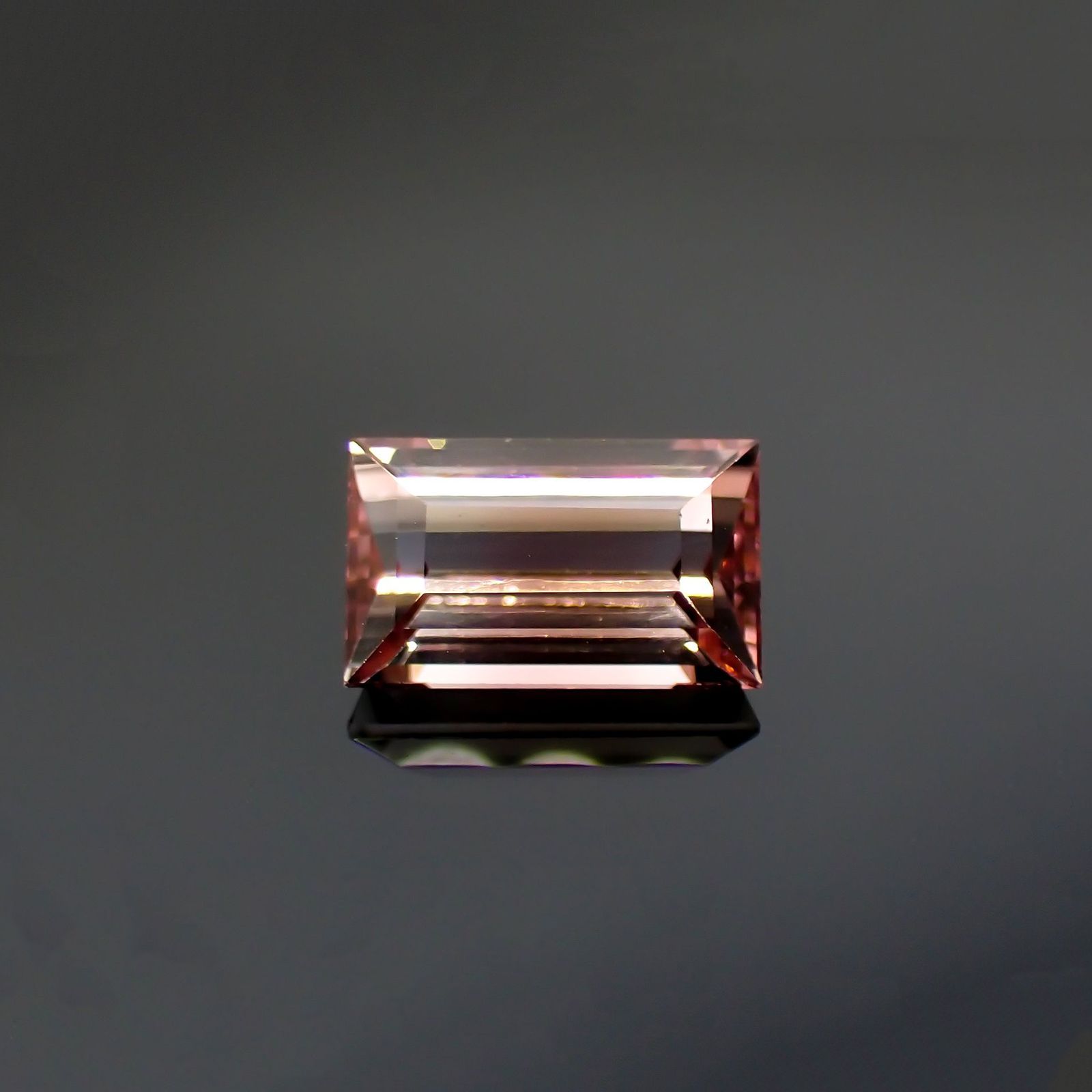 パーティカラートルマリン(宝石名パーティカラード・トルマリン) ルワンダ産 1.270ct ソ付(彩珠)[21029982]8×4.9mm前後