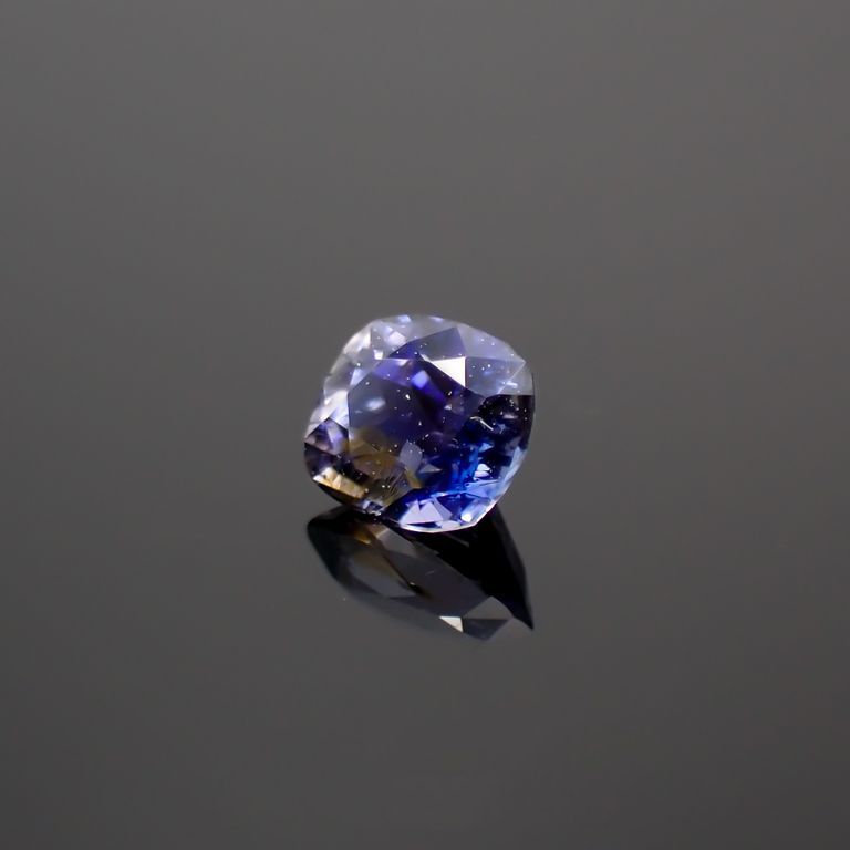 デュモルチェライト(宝石名デュモルチェライト)マダガスカル産 0.191ct ソ付(彩珠)[221219721]3.4x3.1mm前後