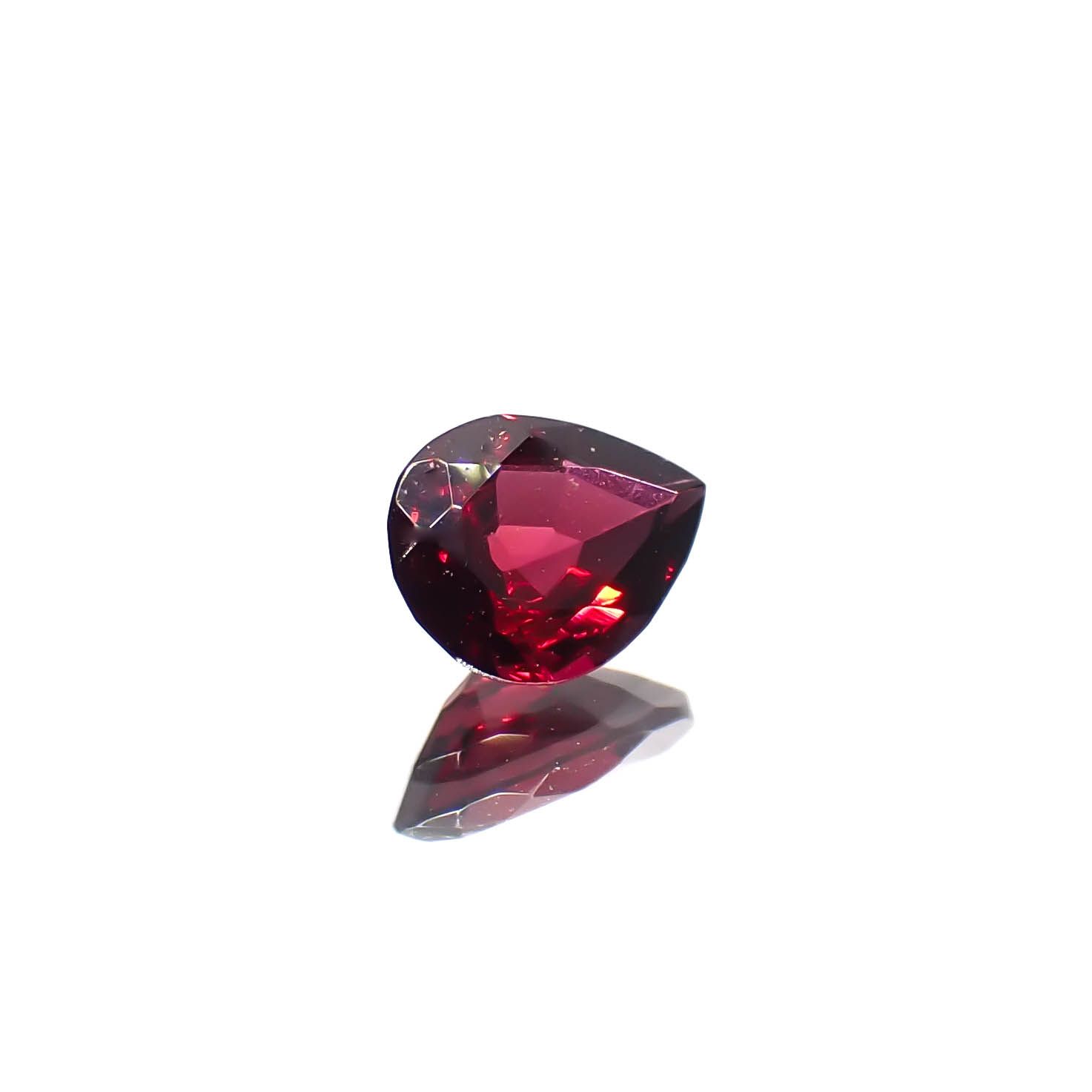 レッドスピネル(宝石名レッド・スピネル)タンザニア産 0.28ct 識別済[240728579]5x3.8mm前後