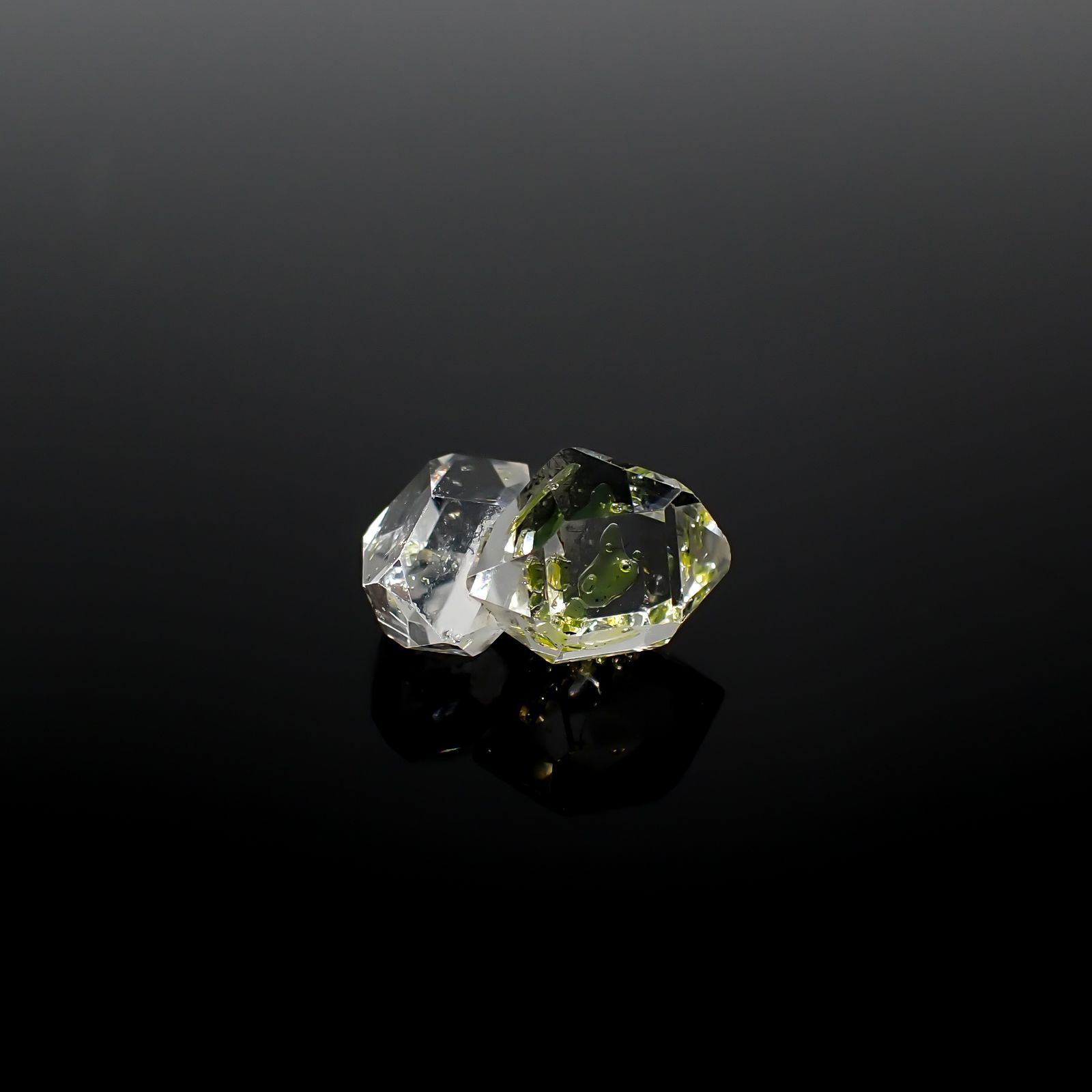 オイルインクォーツ原石 パキスタン産 3.68ct[240828662]12.4x10.4mm前後