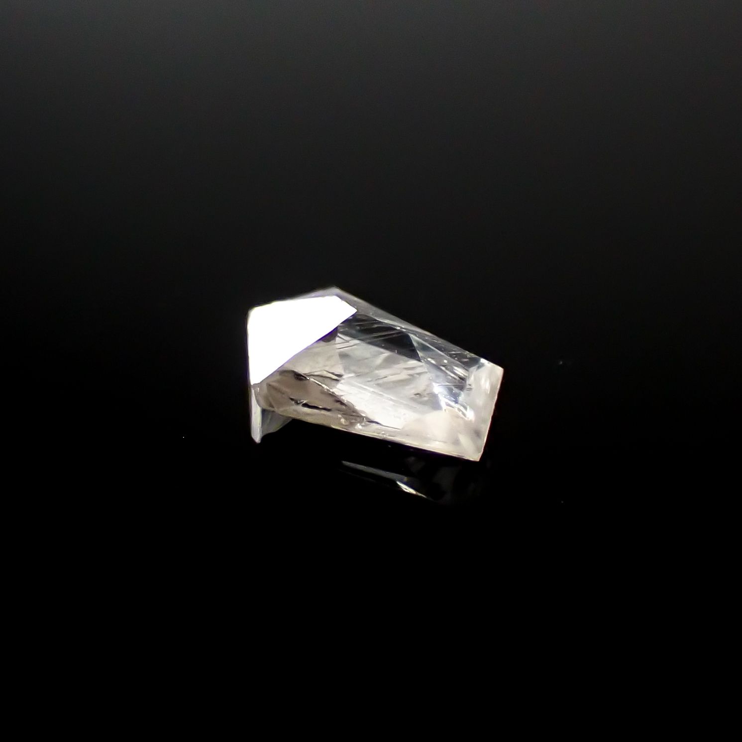 ◇カスタムカット◇ポードレッタイト(宝石名ポードレッタイト)ビルマ産 0.178ct ソ付(彩珠)[240628440]5.7x3.5mm前後
