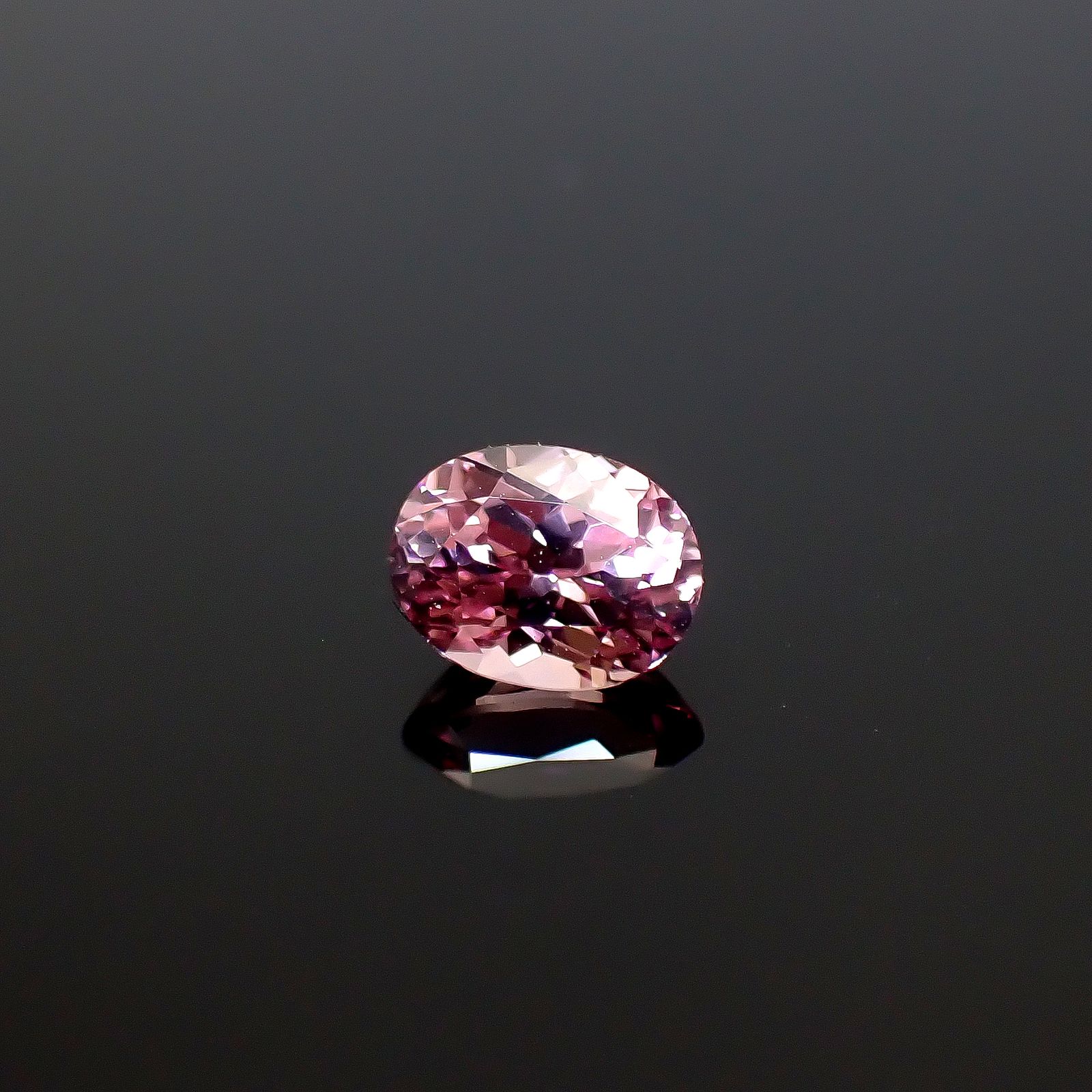 ドラゴンガーネット タンザニア産 0.97ct [250330037]6.4x4.9mm前後