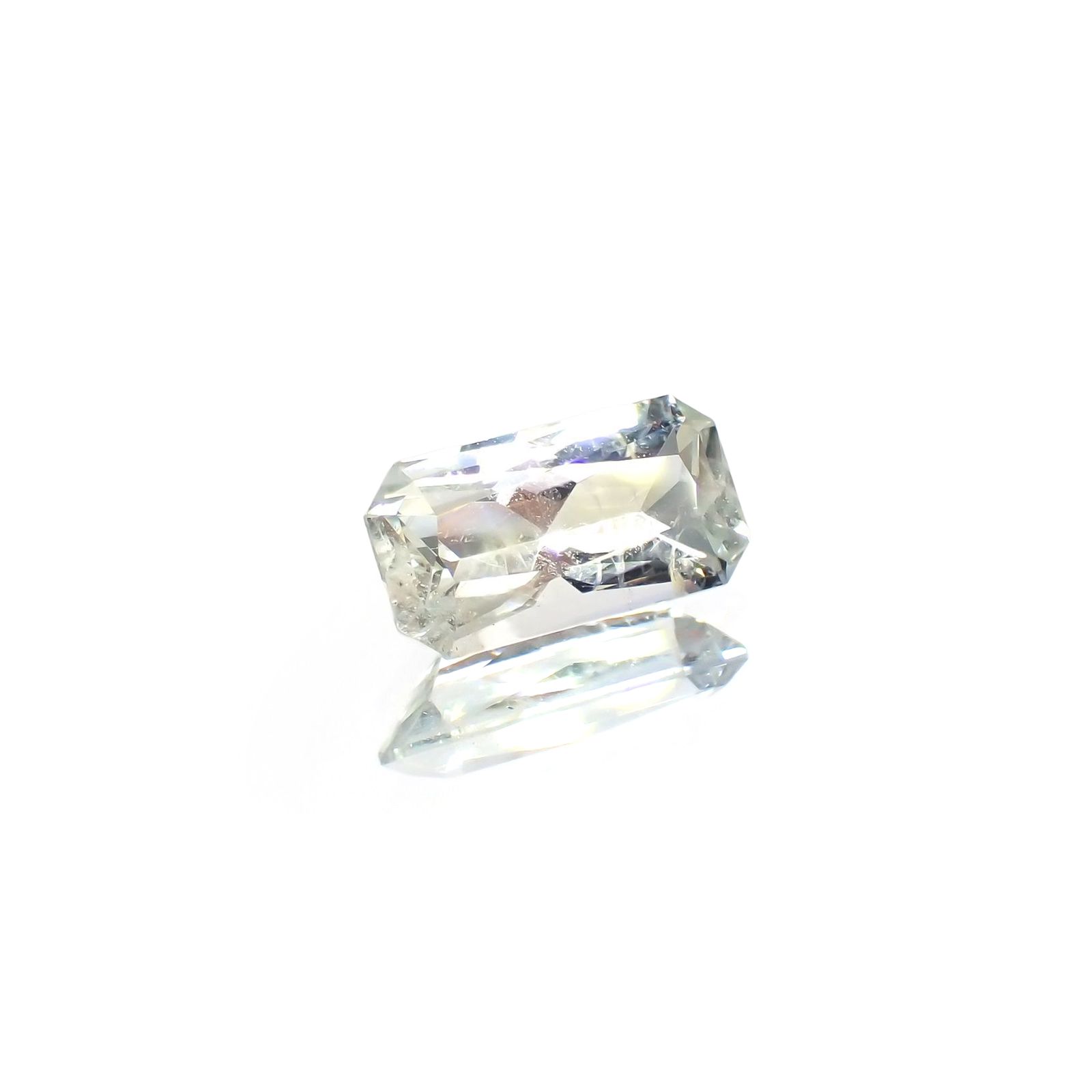 ジェレメジェバイト(宝石名エレメージェバイト)ナミビア産 ソ付(彩珠) 1.418ct / 9.2x5mm前後 [230823130]