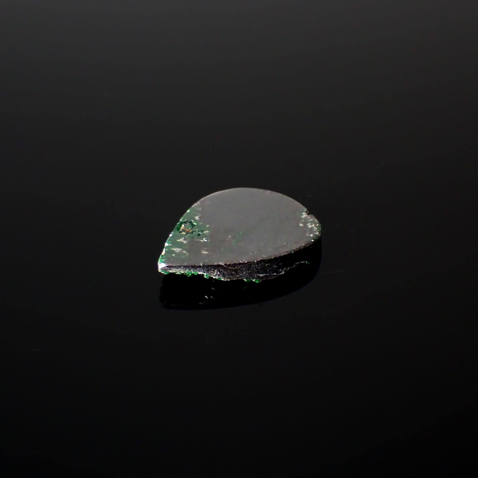 ウバロバイト 原石 ロシア産 10.91ct[240326446]21.9x16.7mm前後