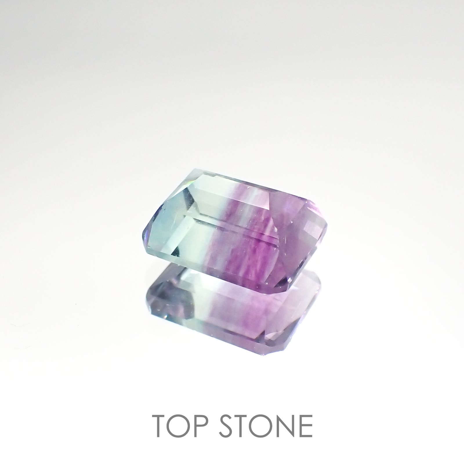 バイカラーフローライト ブラジル産 ルース 4.36ct[210913209]10.1×8mm前後