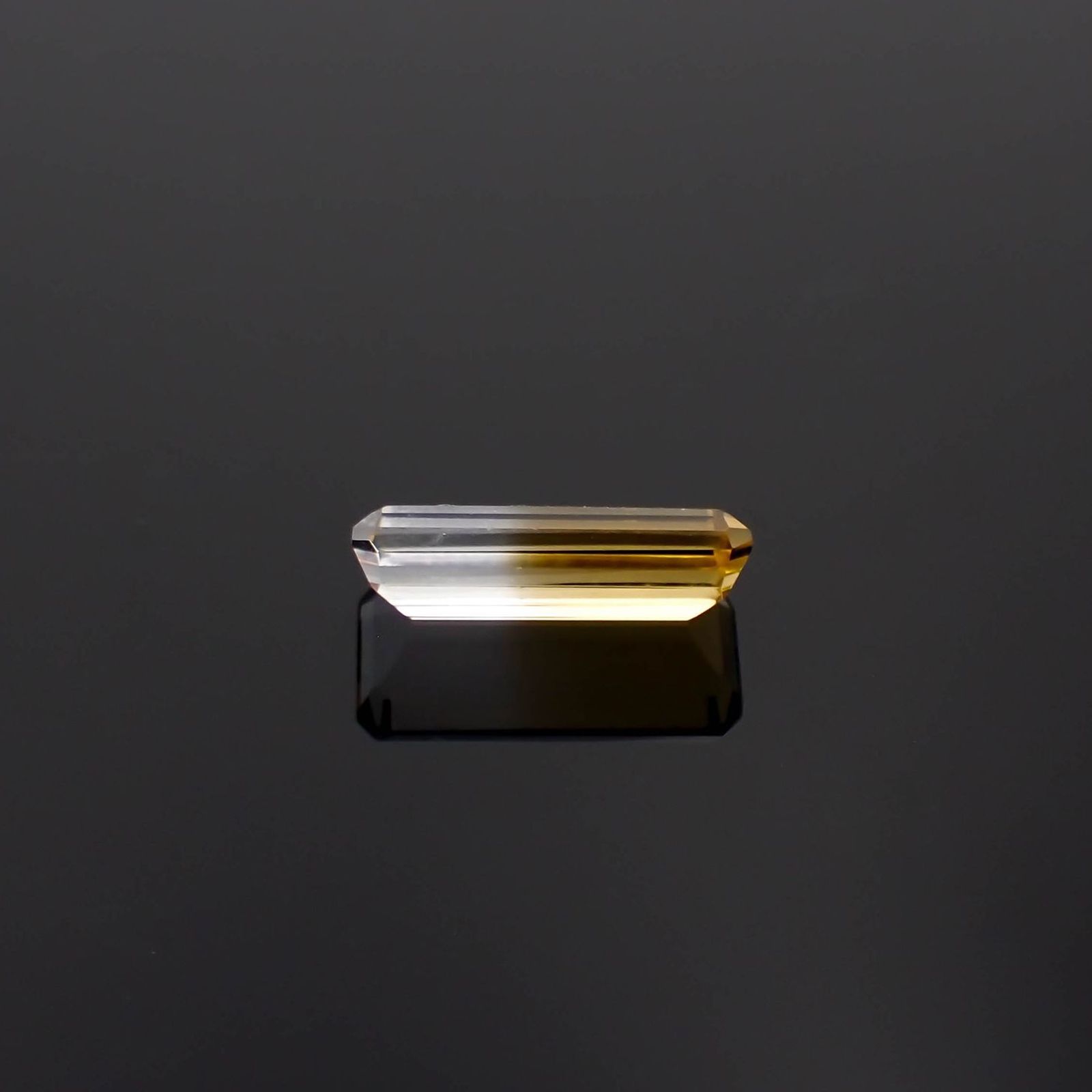バイカラーシトリン ブラジル・ミナスジェライス州産 4.58ct / 15.8x7.1mm前後 [251026466]