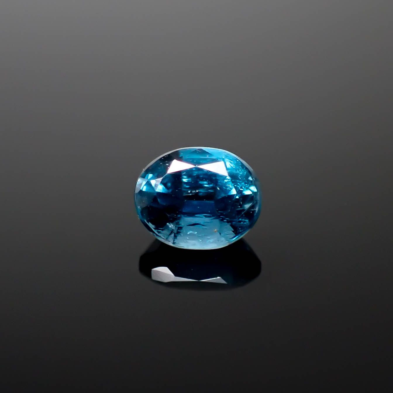オーシャンブルーカイヤナイト(宝石名カイヤナイト)インド・オリッサ州産 0.54ct 識別済[240929160]5.1x4.1mm前後