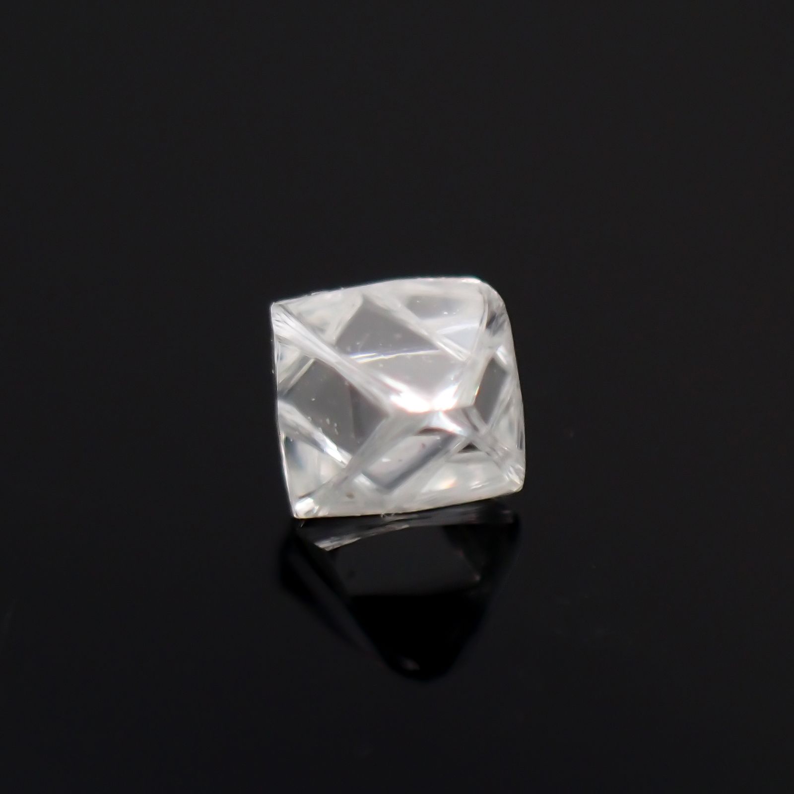 ソーヤブルダイヤモンド 原石(トライゴンあり・薄/Trigon) ロシア産 0.087ct[230923464]2.8x2.7mm前後