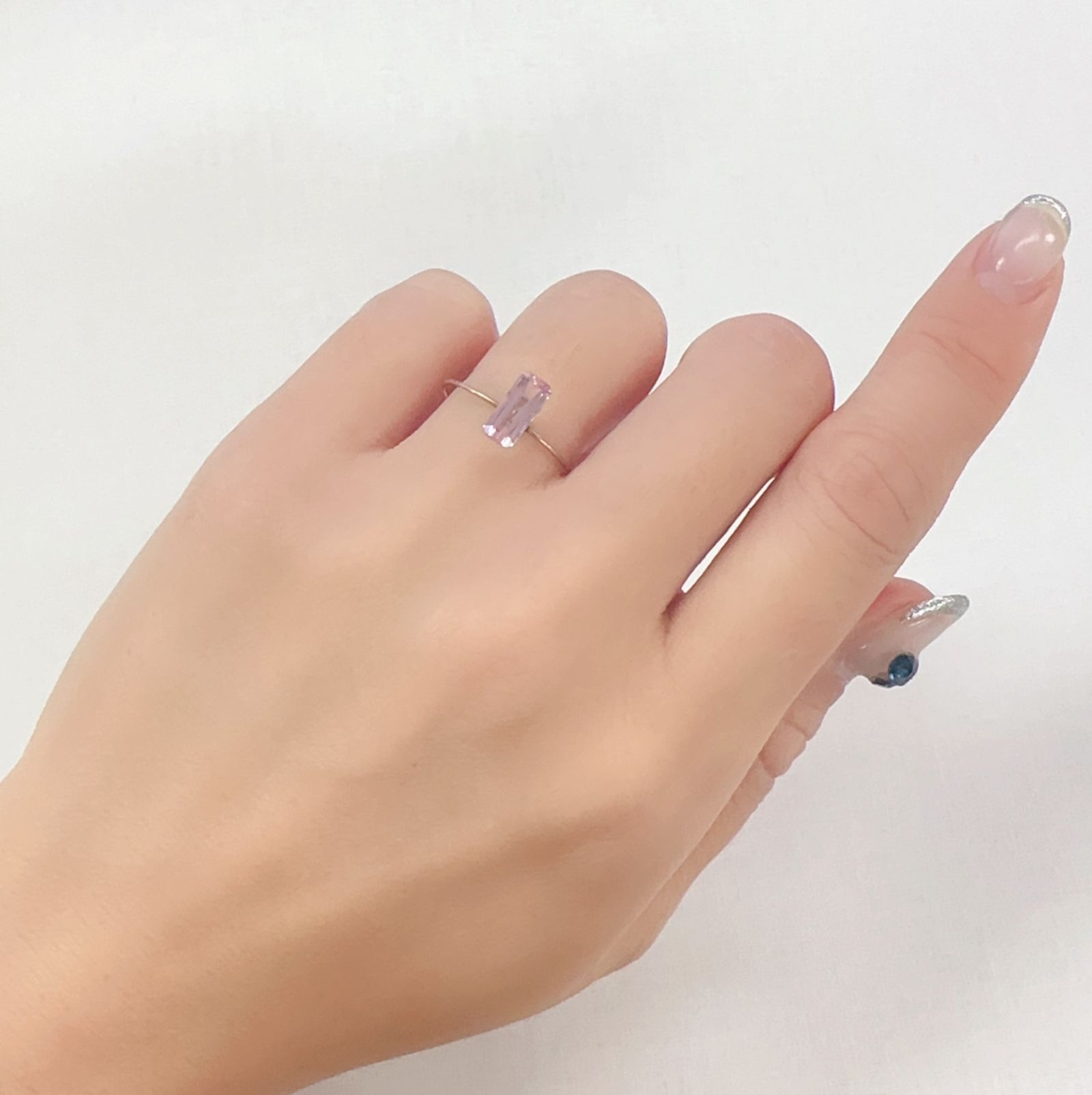 ピンクスピネル(宝石名ピンク・スピネル)タンザニア産 1.04ct 識別済[230722566]8.8x3.9mm前後