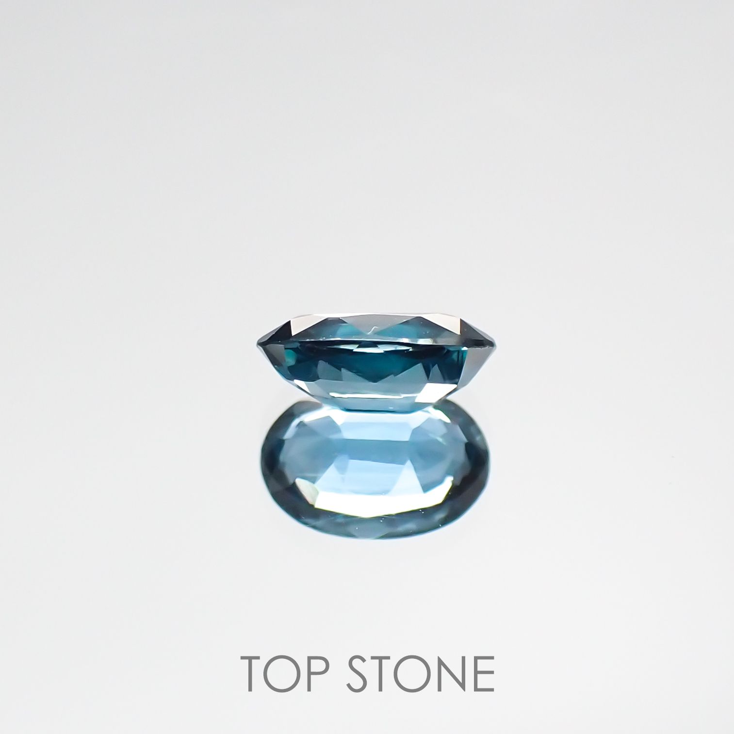 オーシャンブルーカイヤナイト ネパール産 ルース 0.52ct[210711420]6.2×4.1mm前後