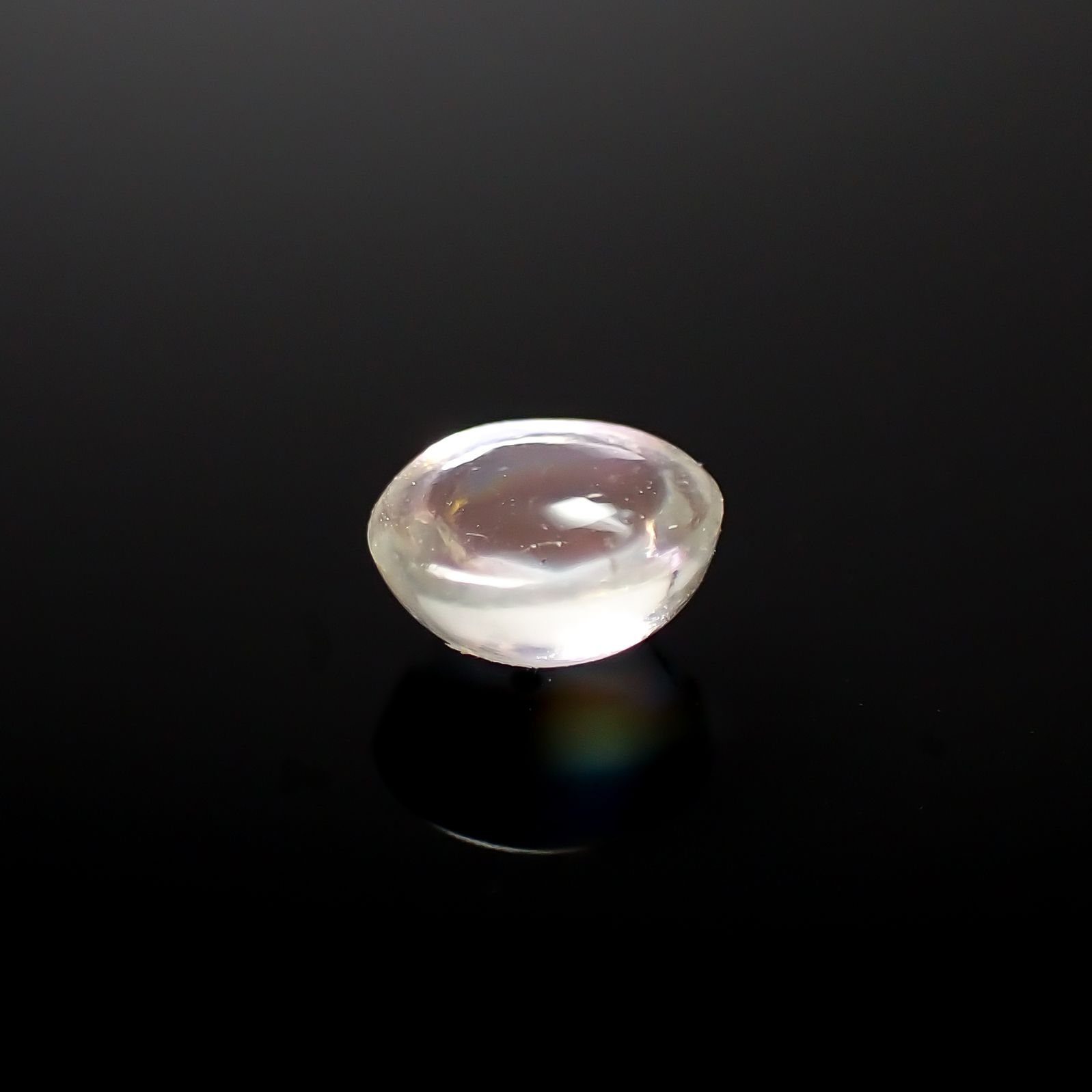 レインボームーンストーン(宝石名アンデシン)インド・タミルナードゥ州産 0.44ct 識別済[240828630]5.1x4.7mm前後