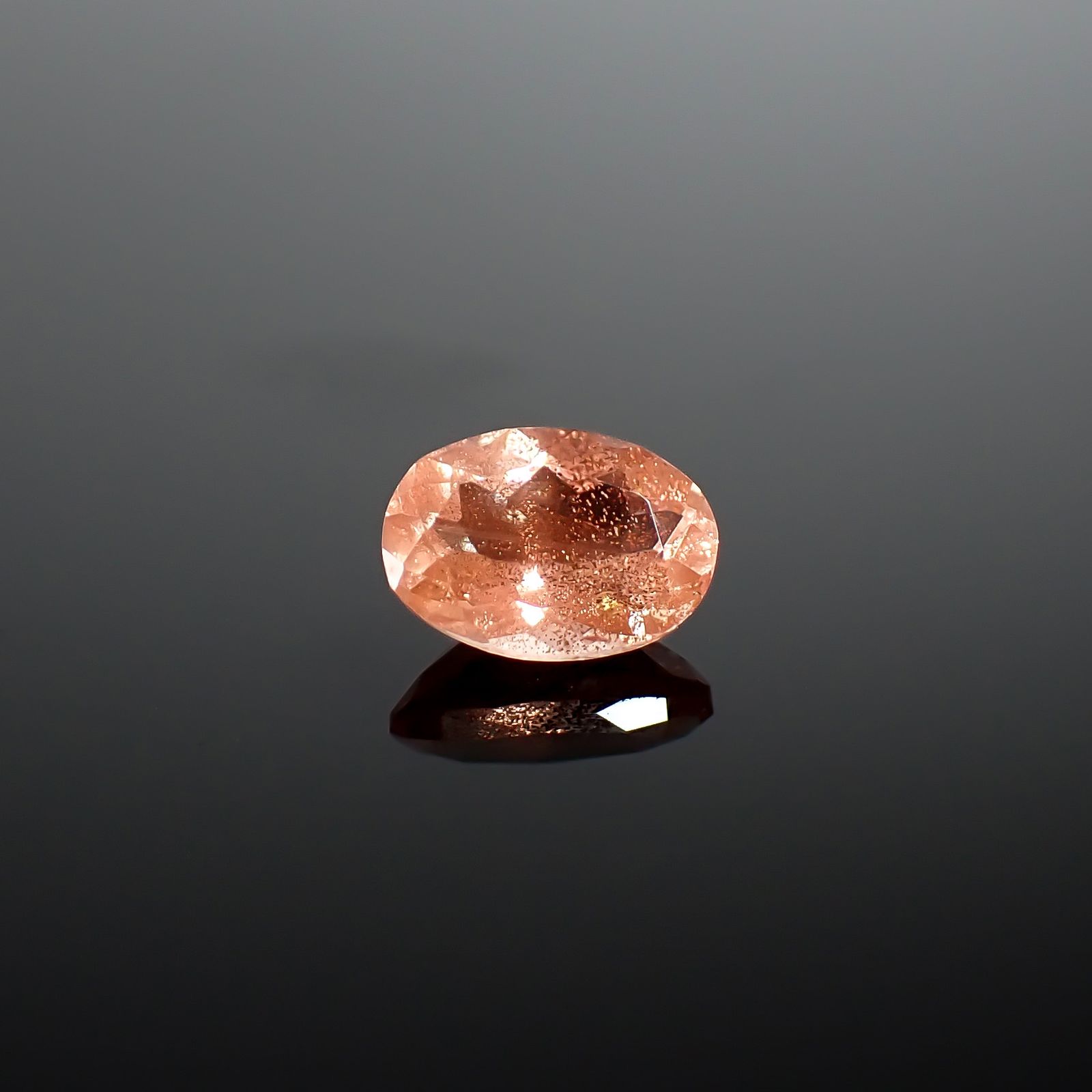 オレゴンサンストーン アメリカ・オレゴン州産 0.62ct / 6.7x4.8mm前後 [260732643]