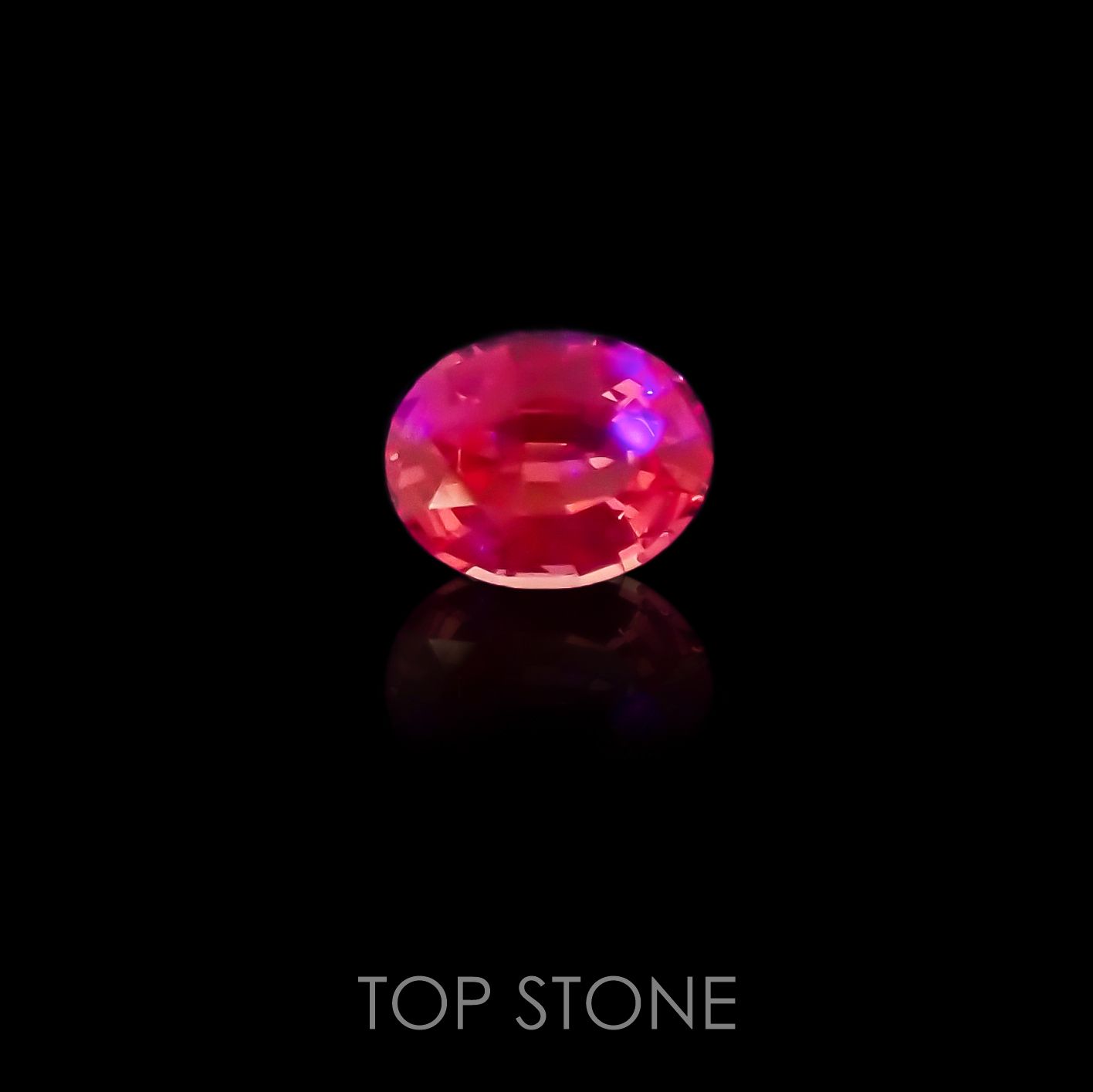ホットピンクスピネル(宝石名ピンク・スピネル) タンザニア産 0.27ct 識別済[210510851]4.3×3.4mm前後