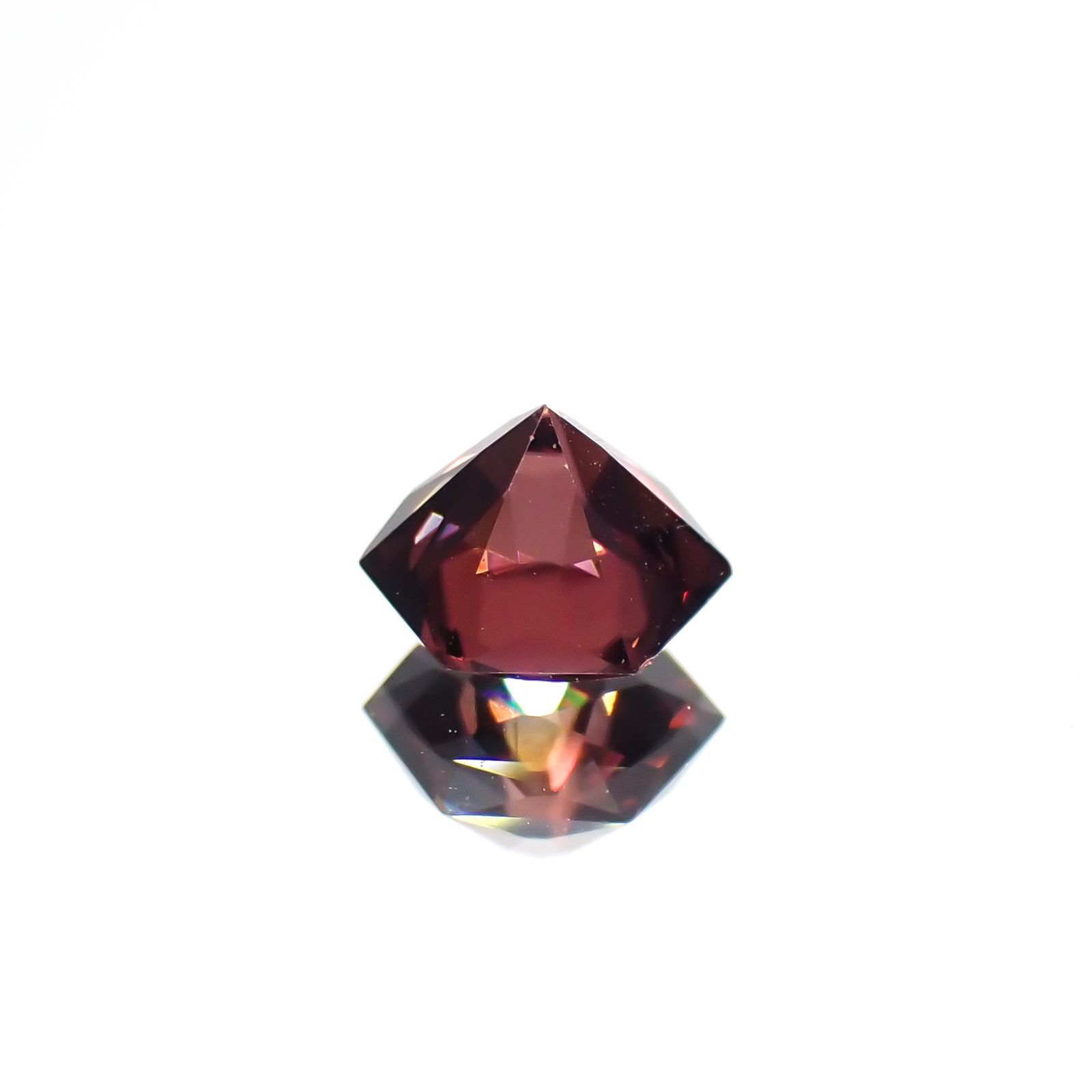 ◇ヘキサゴンカット◇レッドジルコン(宝石名ジルコン)スリランカ/カンボジア産 0.83ct 識別済[221018491]5x5mm前後