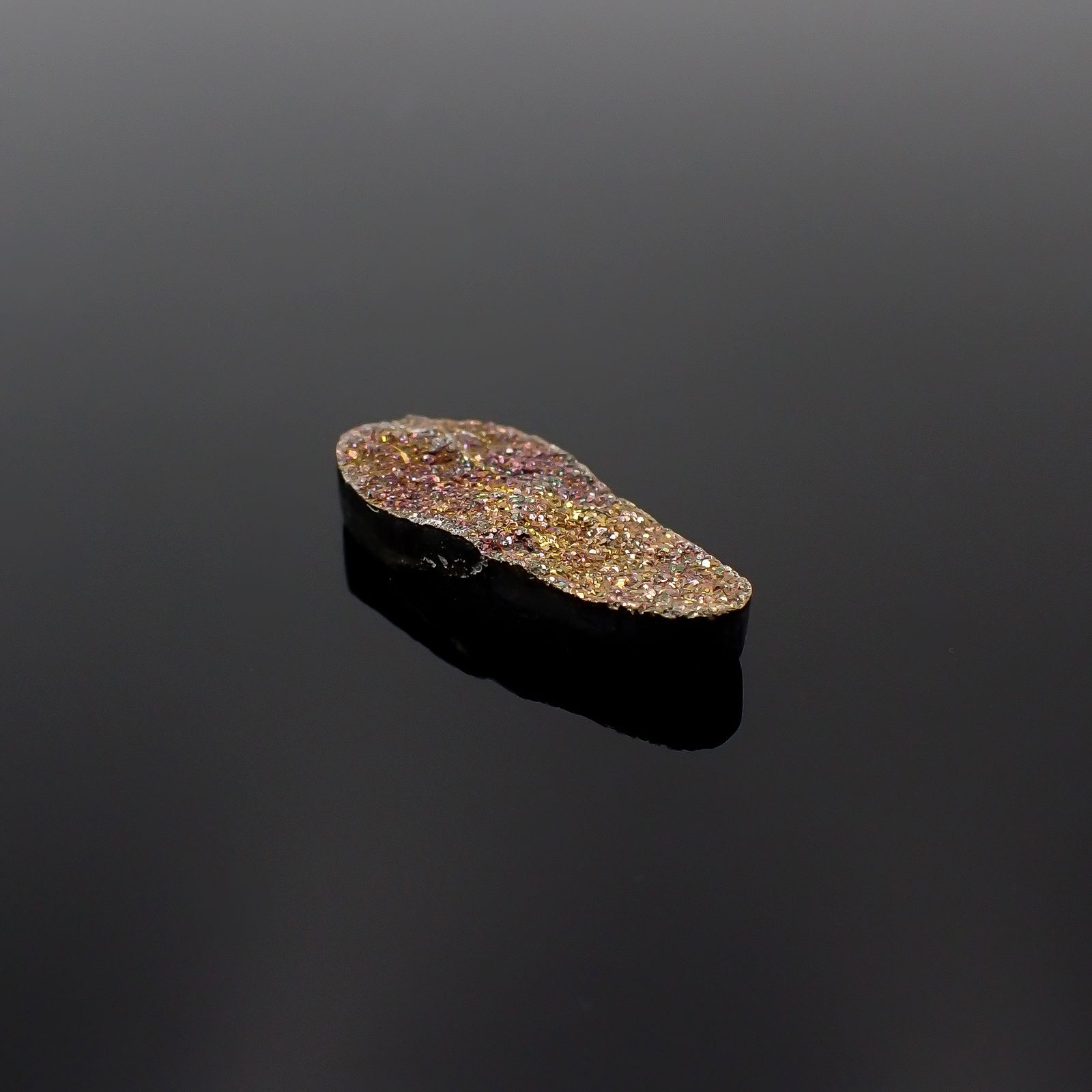 ◇フリーフォーム◇レインボーパイライト 原石 ロシア産 6.83ct[240527470]21.9x10mm前後