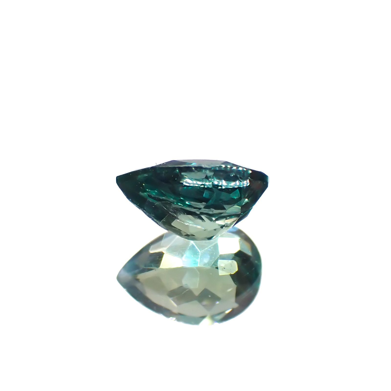 アレキサンドライト(宝石名アレキサンドライト)インド産 0.52ct 識別済[221219406]5.7x4.1mm前後