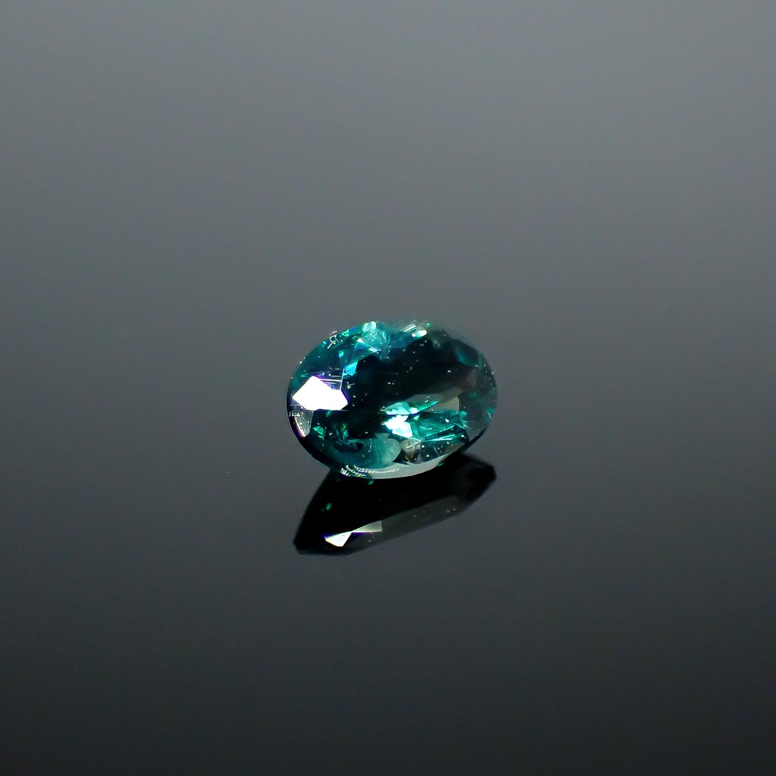 グランディディエライト マダガスカル産 0.26ct / 5x3.4mm前後 [251031291]