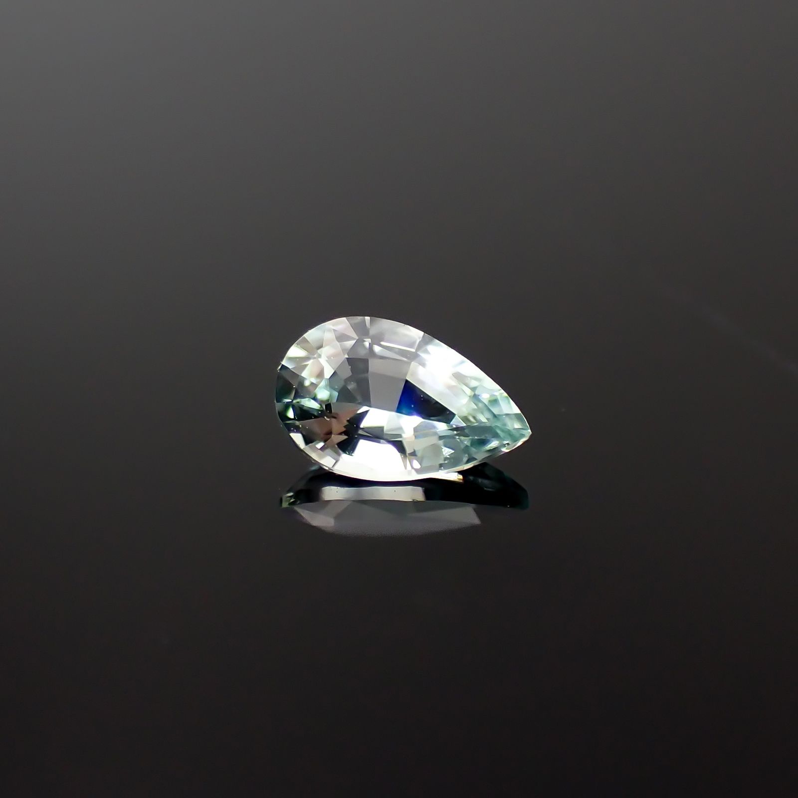 ミントベリル ブラジル産 0.23ct[240728587]5.6x3.5mm前後