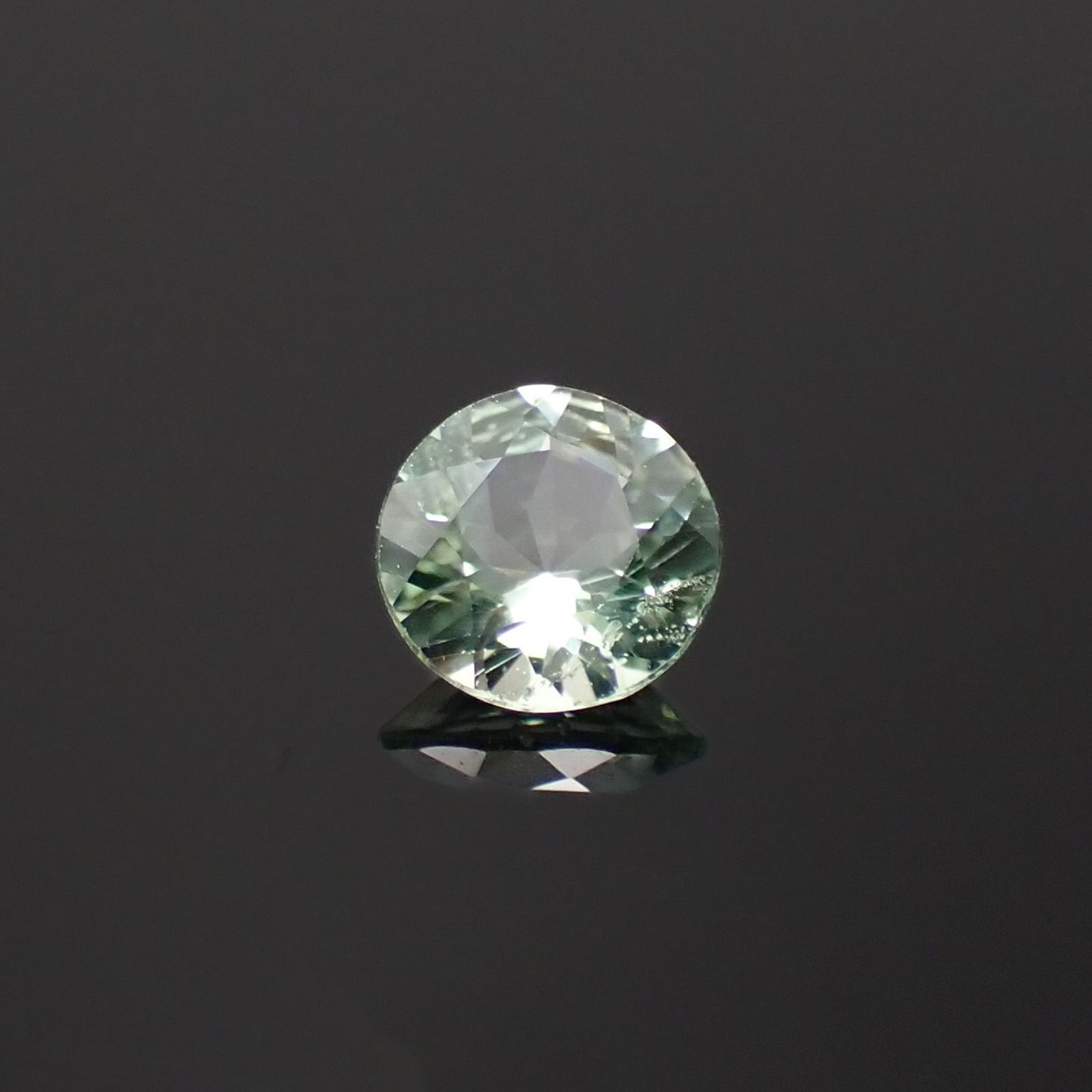 バナジウムコーネルピン(宝石名コーネルピン)タンザニア・タンガ州産 識別済 0.35ct / 4.5x4.5mm前後 [230320928]