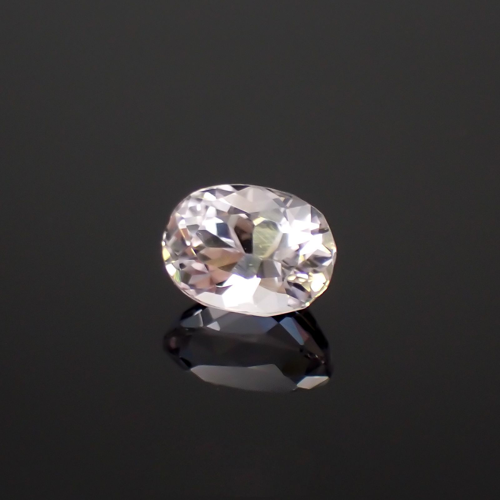 クンツァイト アフガニスタン産 2.18ct[240219608]8.5x6.2mm前後