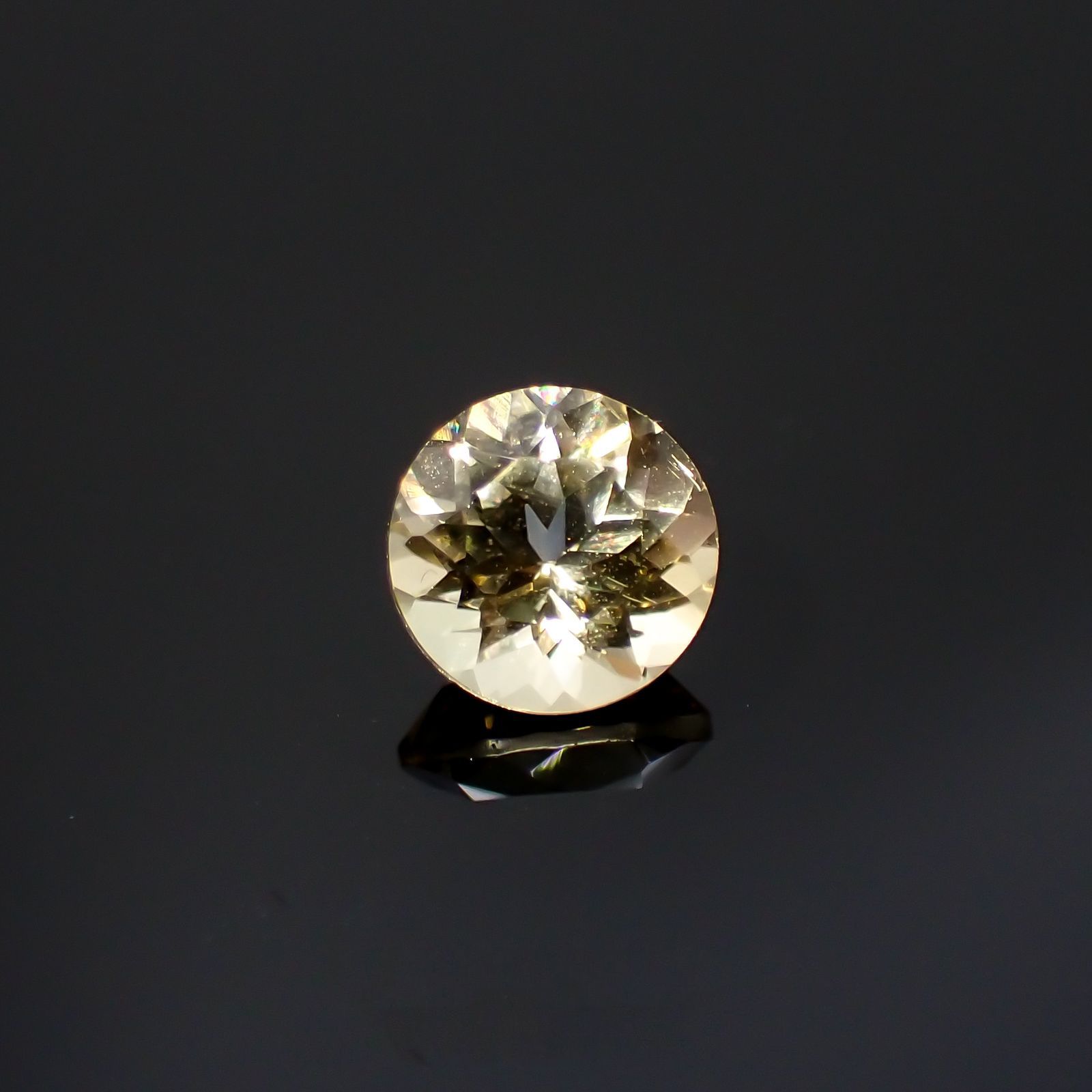 イエローベリル(宝石名イエロー・ベリル)ブラジル産 0.84ct 識別済[220515856]6.1x6.1mm前後