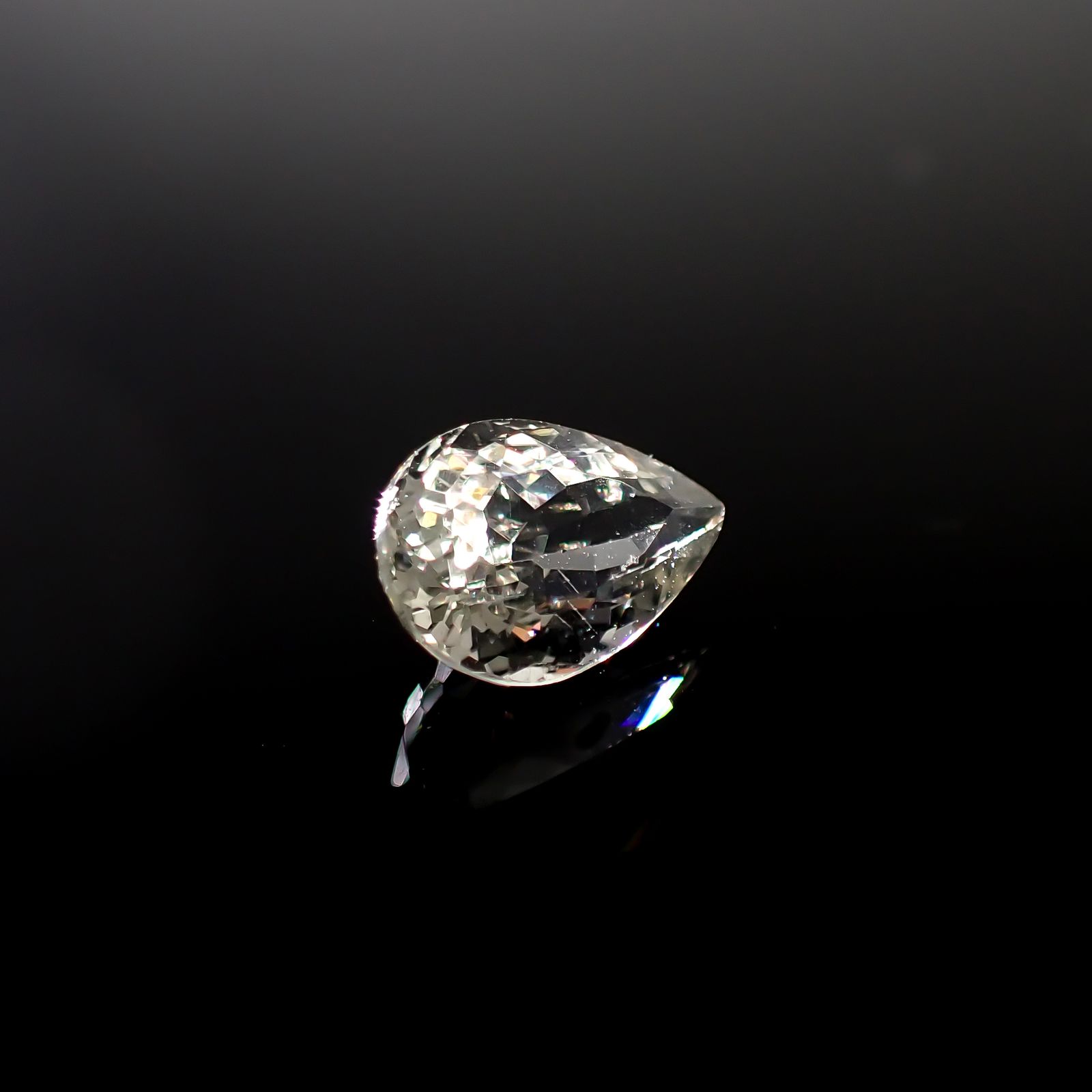 リリーパッドアパタイト フルオレッセンス アフリカ産 1.40ct [241129420]8.7x6mm前後