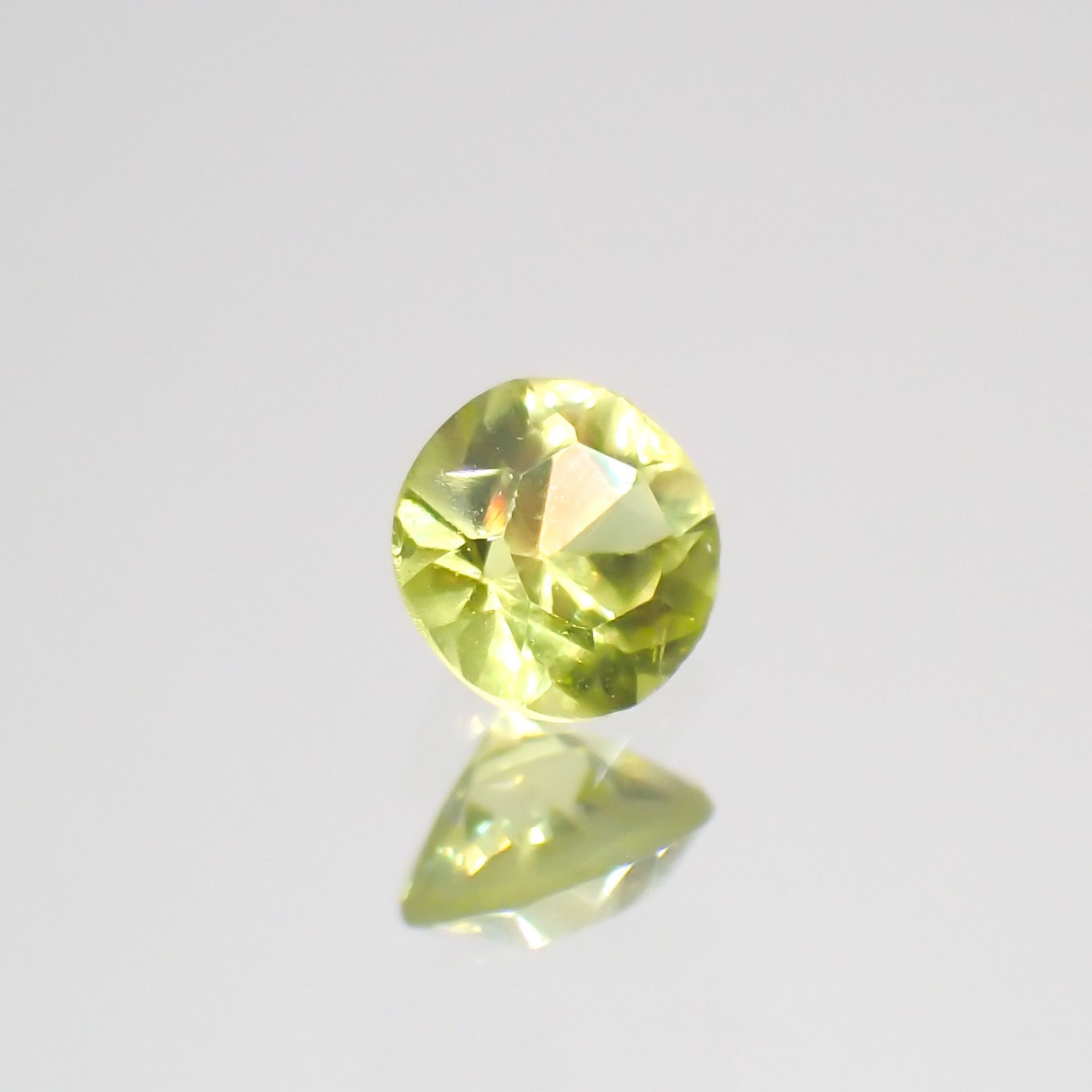 クリソベリル(宝石名クリソベリル)マダガスカル産 0.19ct 識別済[220114498]3.3x3.3mm前後