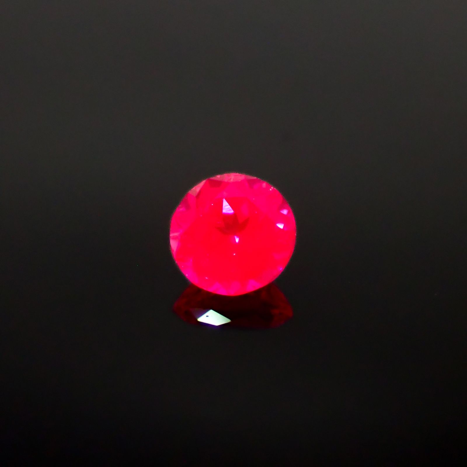 ルビー 非加熱(宝石名ルビー)ミャンマー・モゴック産 0.27ct GIT鑑付[241129474]3.78x3.69mm前後