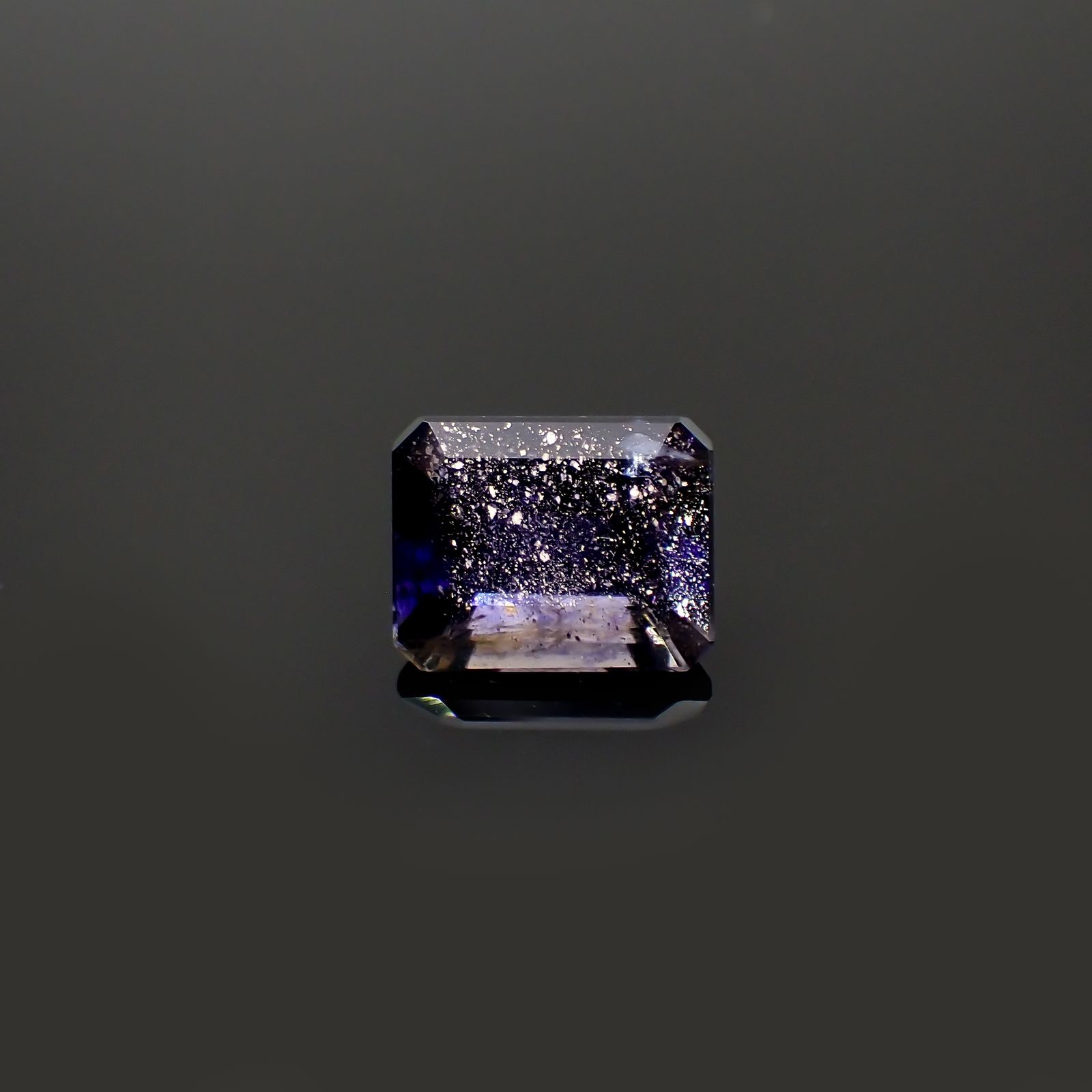 アイオライトサンストーン(宝石名アベンリュリン・アイオライト)ブラジル産 3.067ct ソ付(彩珠)[231224589]10x7.8mm前後