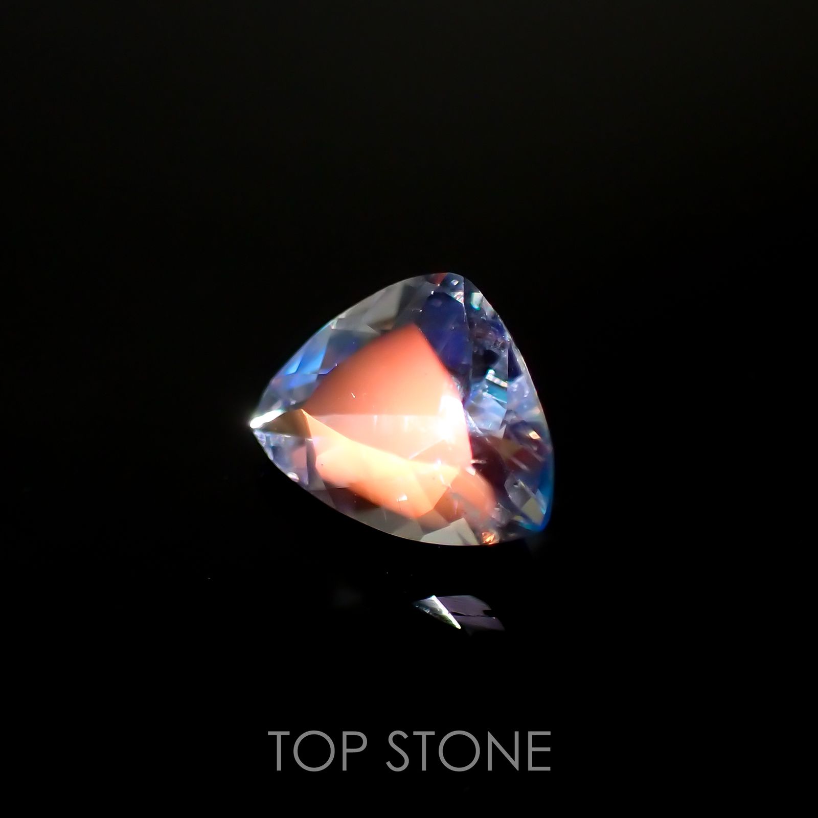 レインボームーンストーン(宝石名ラブラドライト)マダガスカル産 0.36ct 識別済[211113761]4.5x6mm前後