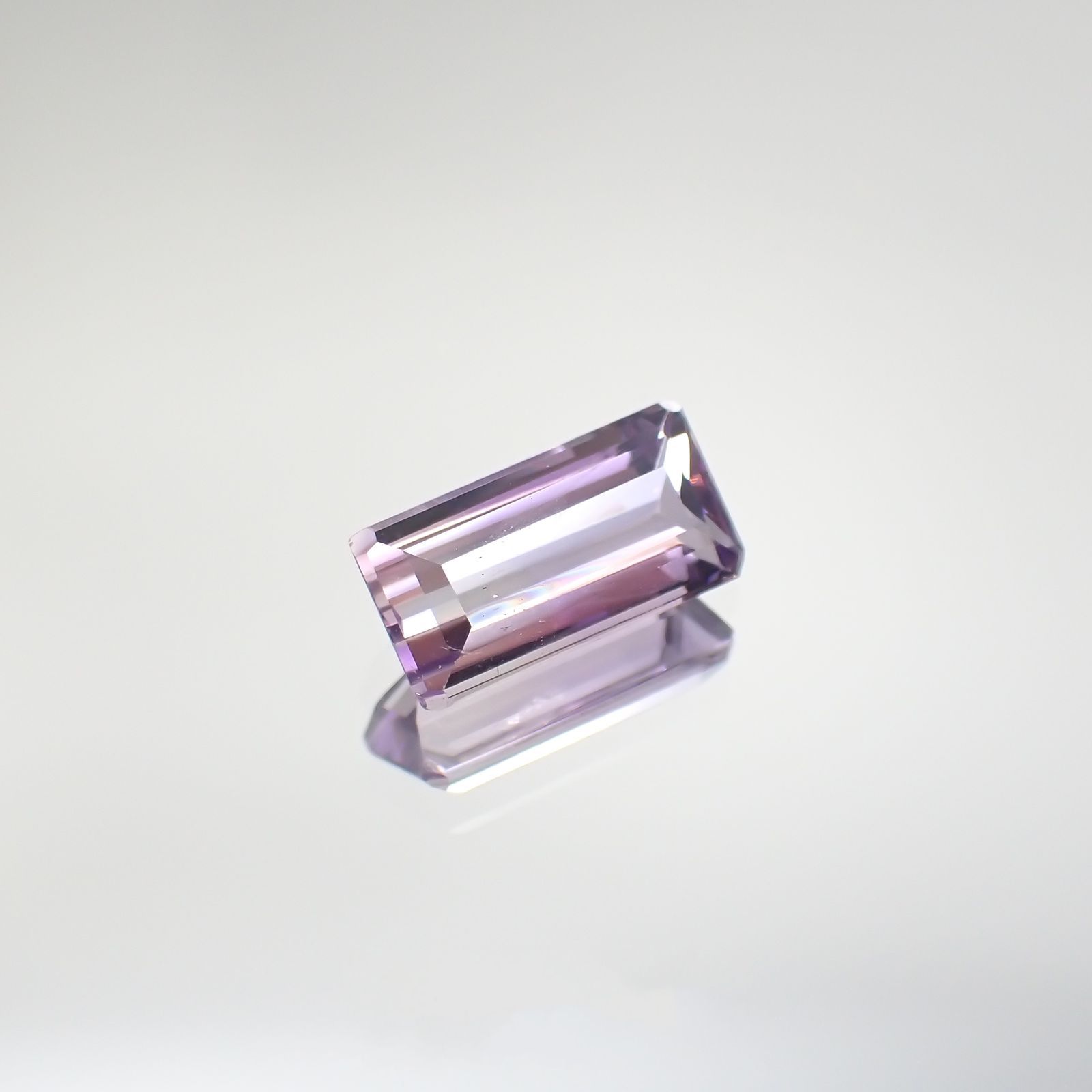アワーグラスアメジスト(宝石名バイカラー・クォーツ) モロッコ産 1.67ct 識別済[210812321]10.3×5.2mm前後