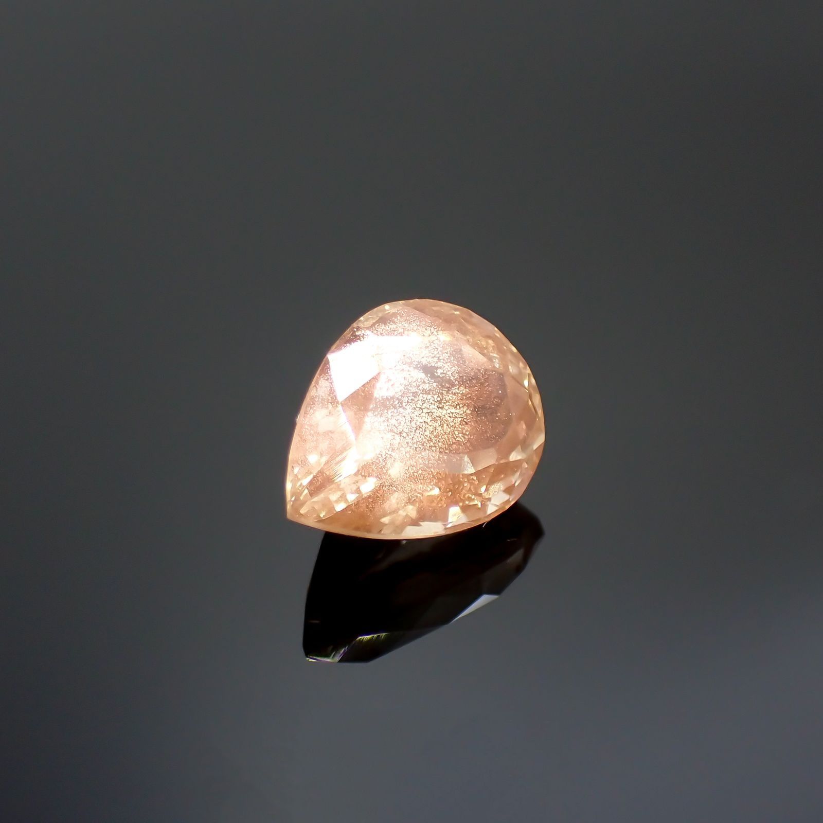 オレゴンサンストーン(宝石名ラブラドライト)アメリカ・オレゴン州産 識別済 2.52ct / 9.9x7.8mm前後 [220114656]