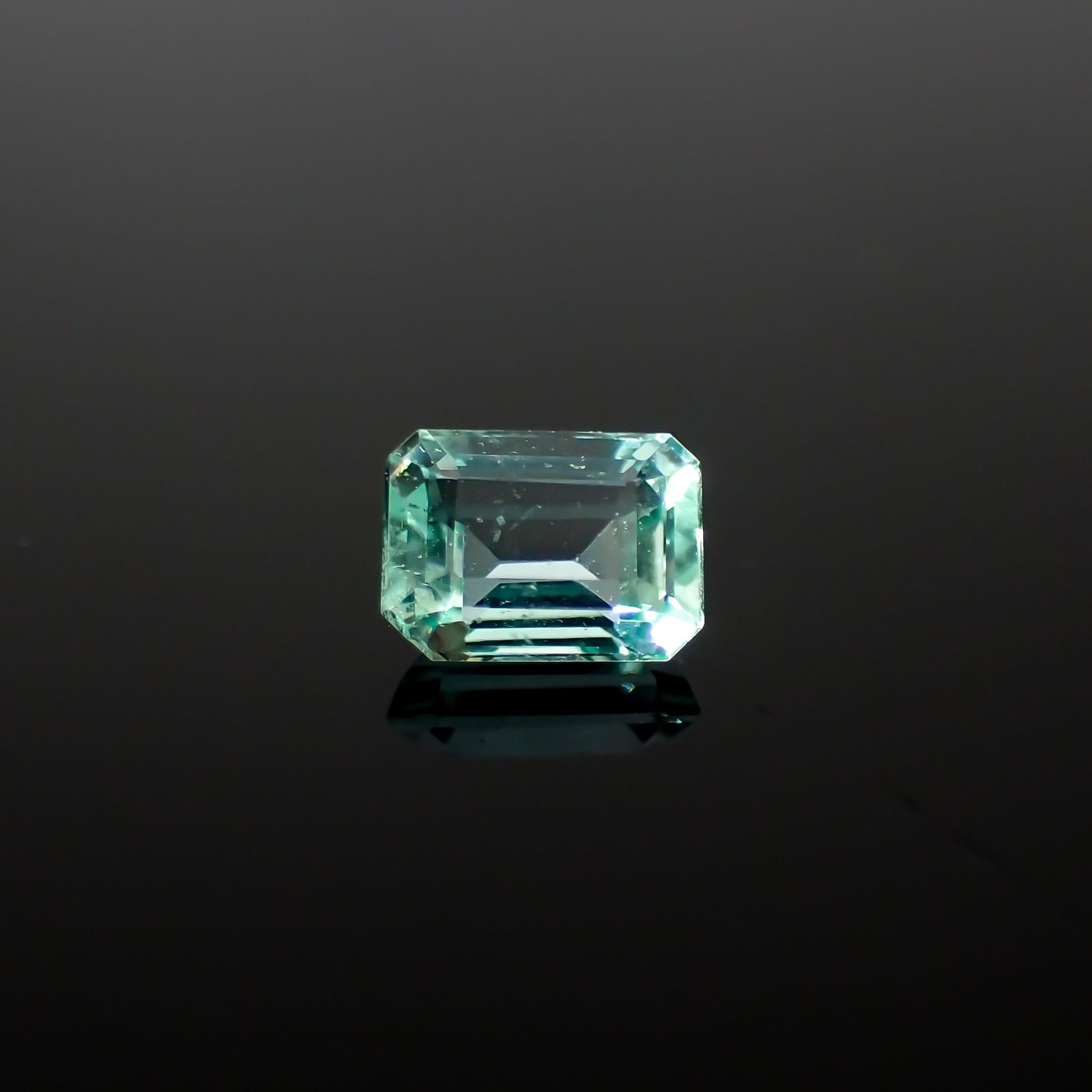 パステルカラーエメラルド コロンビア産 0.36ct[240225958]4.9x3.6mm前後