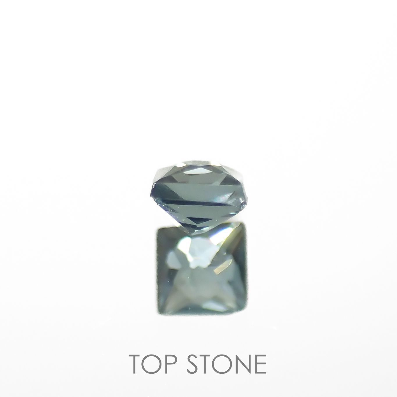 ◇プリンセスカット◇カラーチェンジガーネット アレキタイプ マダガスカル・ベキリー産 0.10ct[230119890]2.3x2.3mm前後