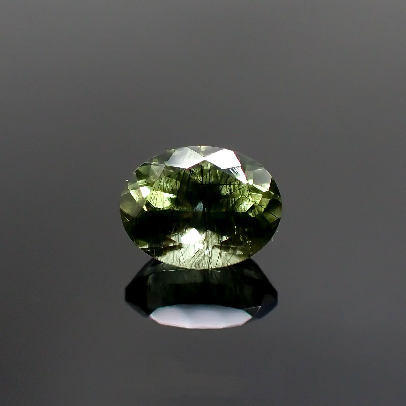 ルドウィジャイトインペリドット(宝石名ルドウィジャイトインペリドット) パキスタン産 1.73ct 識別済[211013499]8×6.1mm前後