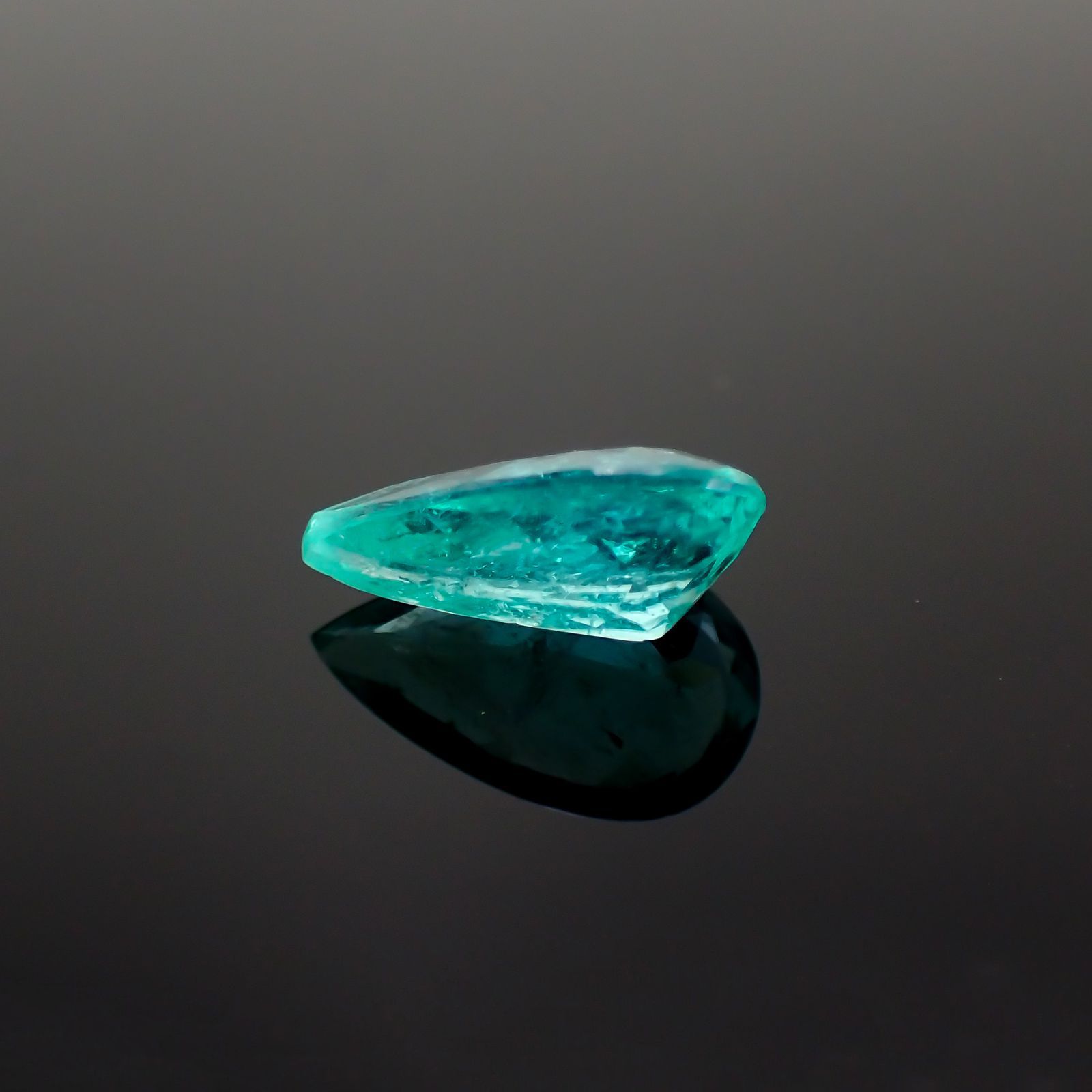 パライバトルマリン モザンビーク産 1.71ct[19111759]10.8×6.4mm前後