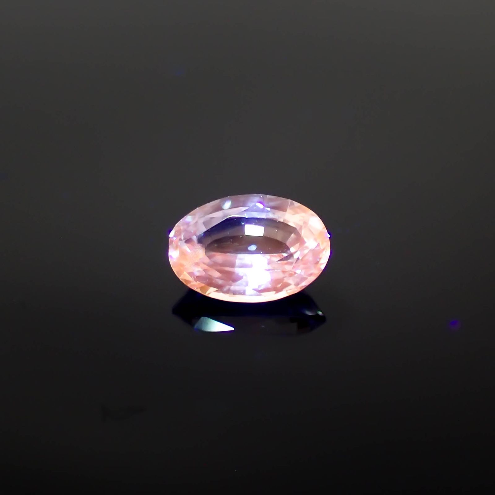 アイスブルーサファイア スリランカ産 0.50ct[230722691]5.8x3.9mm前後
