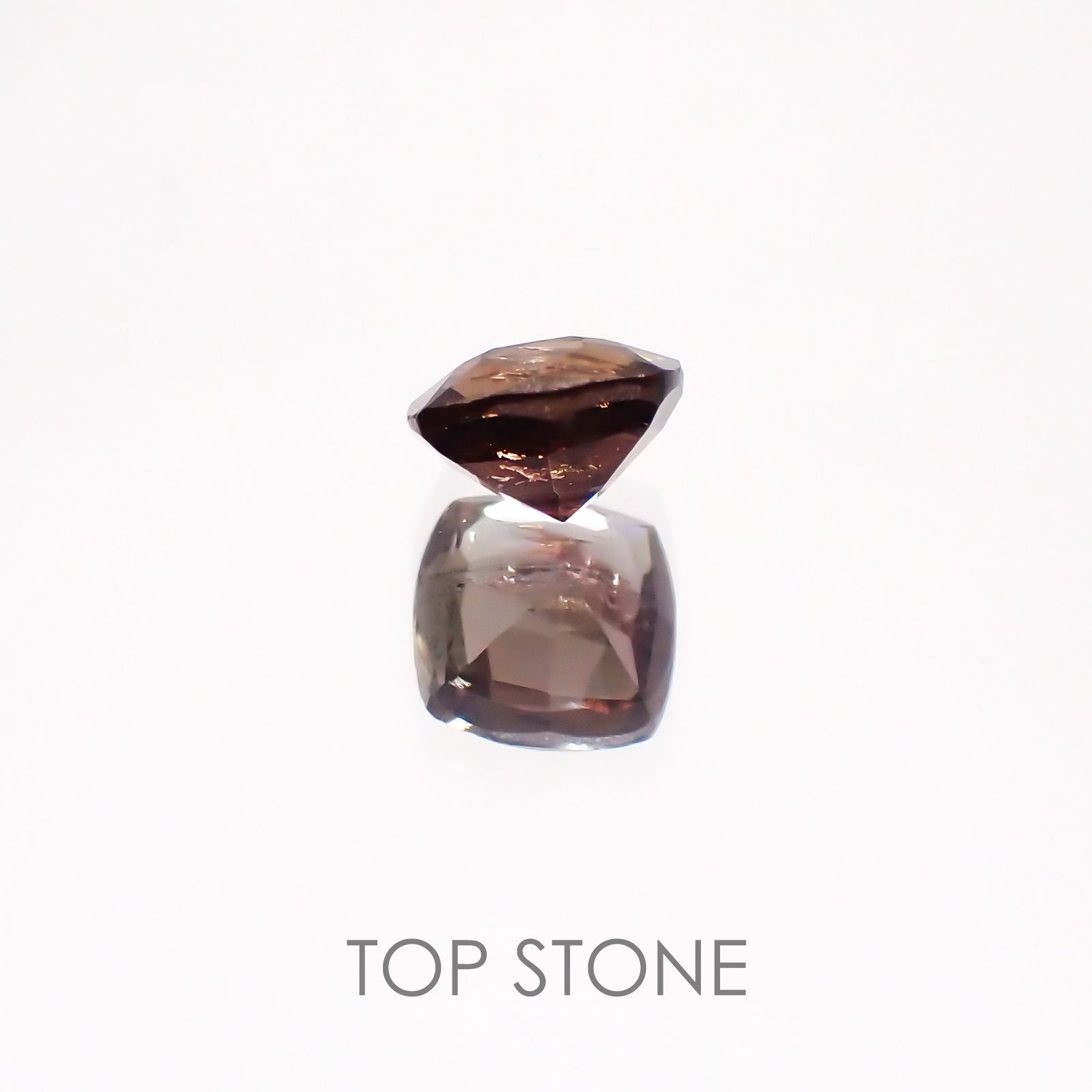 アキシナイト(宝石名アキシナイト) パキスタン産 0.74ct 識別済[20128808]5.3×5.2mm前後