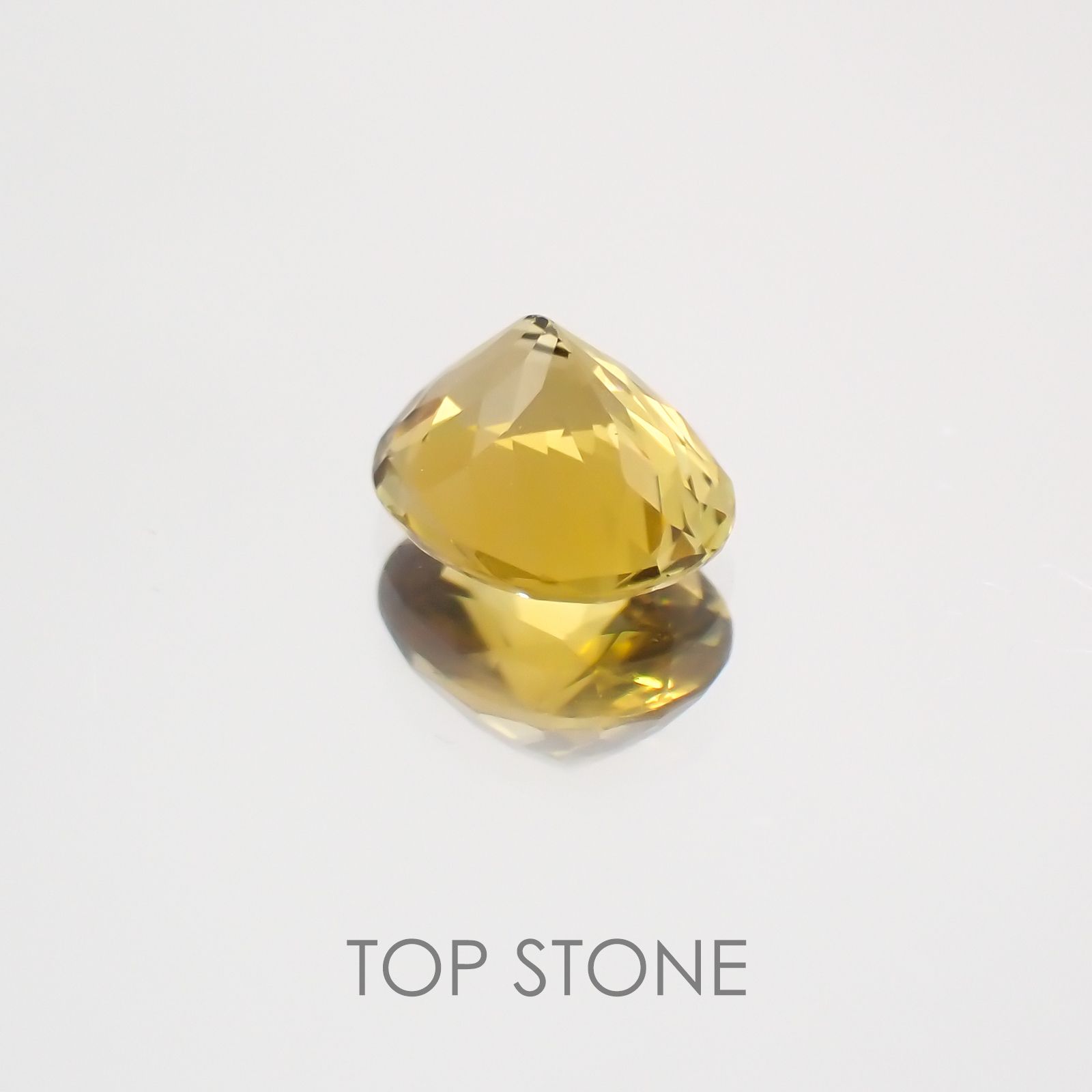 クリノヒューマイト  ソーティング付き パキスタン産 ルース 0.479ct[21059600]5.4×4.4mm前後