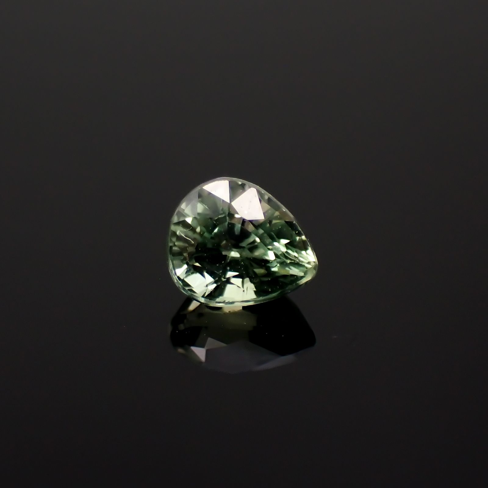 アレキサンドライト(宝石名アレキサンドライト)タンザニア産 0.43ct 識別済[230321347]4.6x3.8mm前後