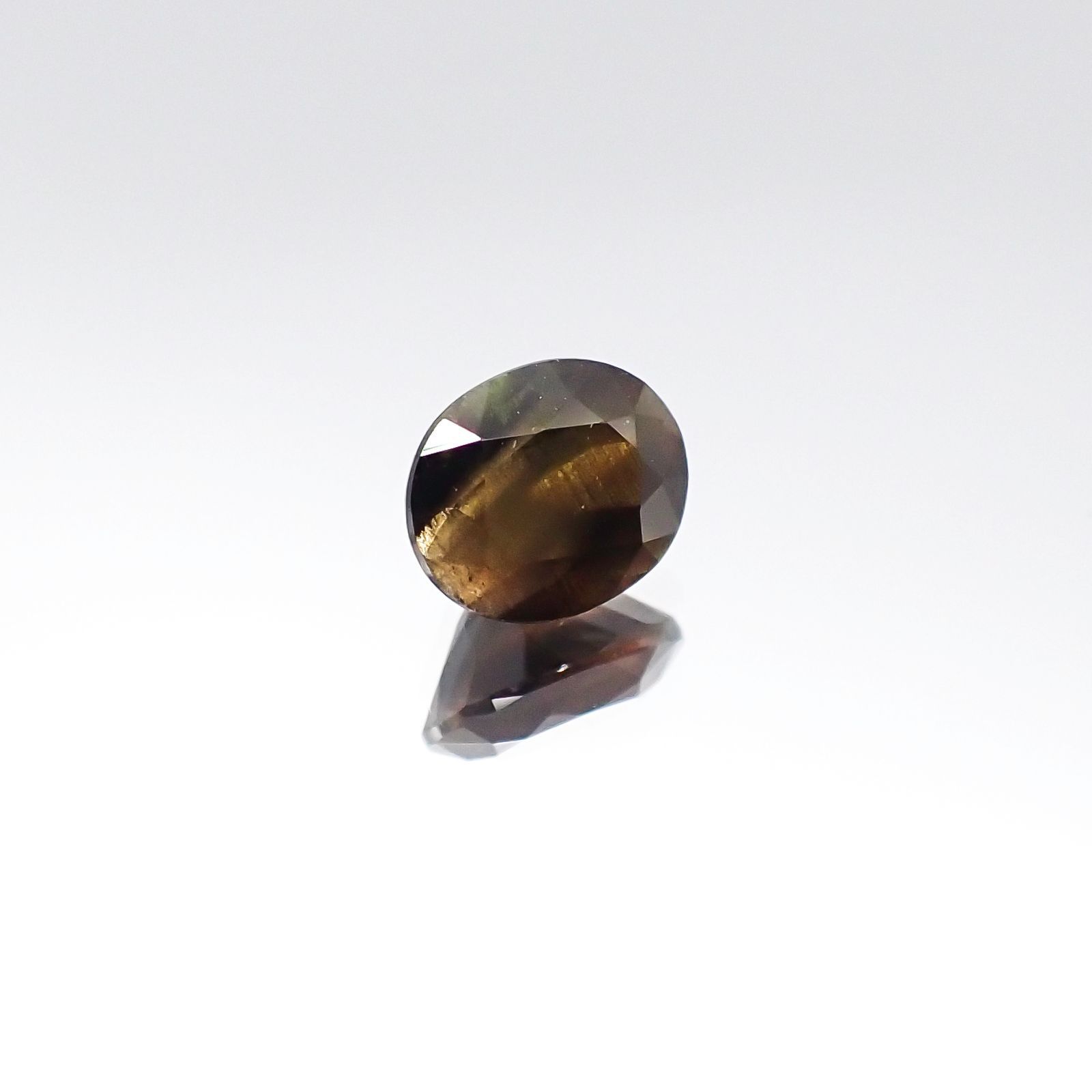 ゴールドシーンサファイア(宝石名シーン・サファイア)ケニア産 0.69ct 識別済[231023798]5.4x4.4mm前後