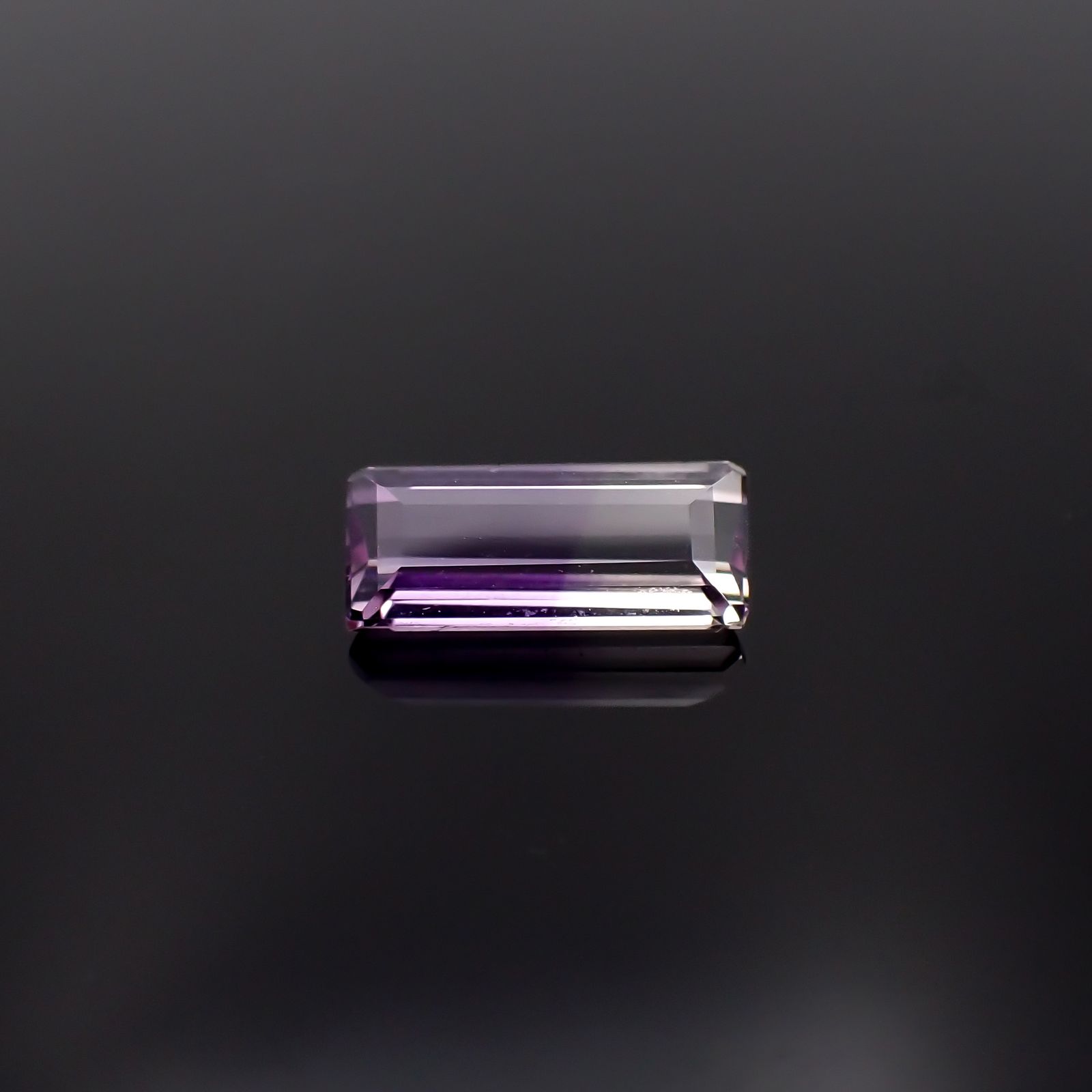 アワーグラスアメジスト(宝石名バイカラー・クォーツ)モロッコ産 1.23ct 識別済[231225096]10.1x4.3mm前後