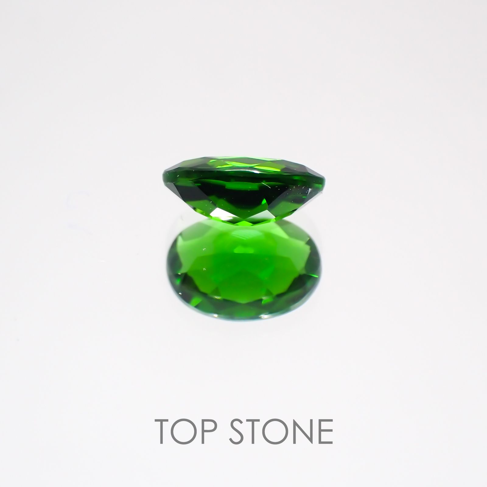 クロムダイオプサイド(宝石名クロム・ダイオプサイド) ロシア産 0.77ct 識別済[21069932]7.1×5.1mm前後