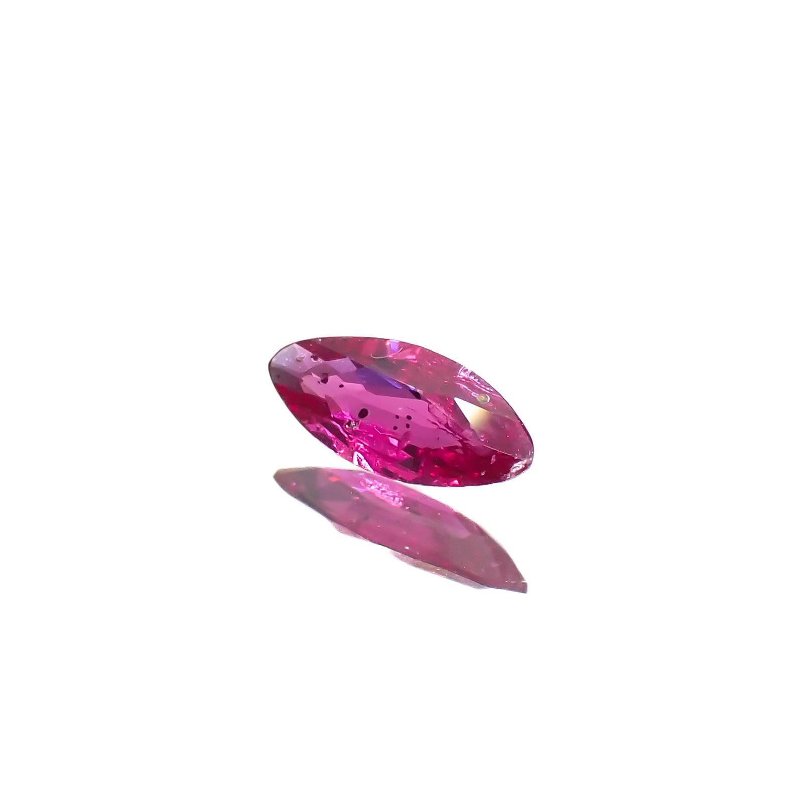 ルビー(宝石名ルビー)モザンビーク産 0.33ct 識別済[220616141]7.2x3.1mm前後